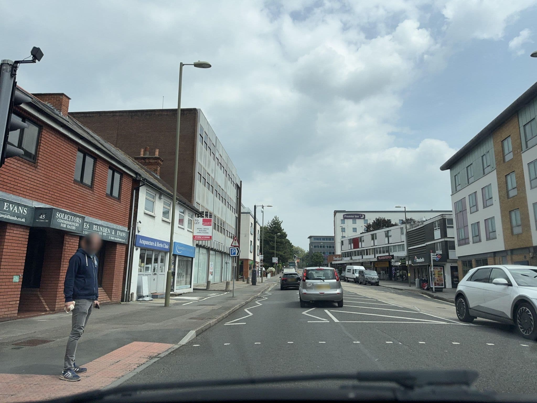 Street view near Travelodge, Farnborough — © laye (CC BY-SA · Mapillary)