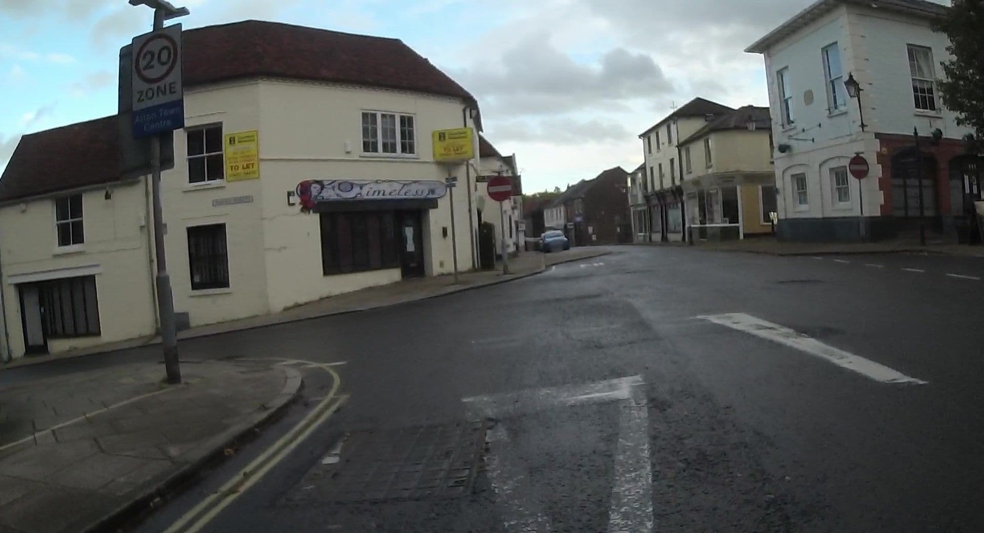 Street view near Market Hotel, Alton — © jpennycook (CC BY-SA · Mapillary)