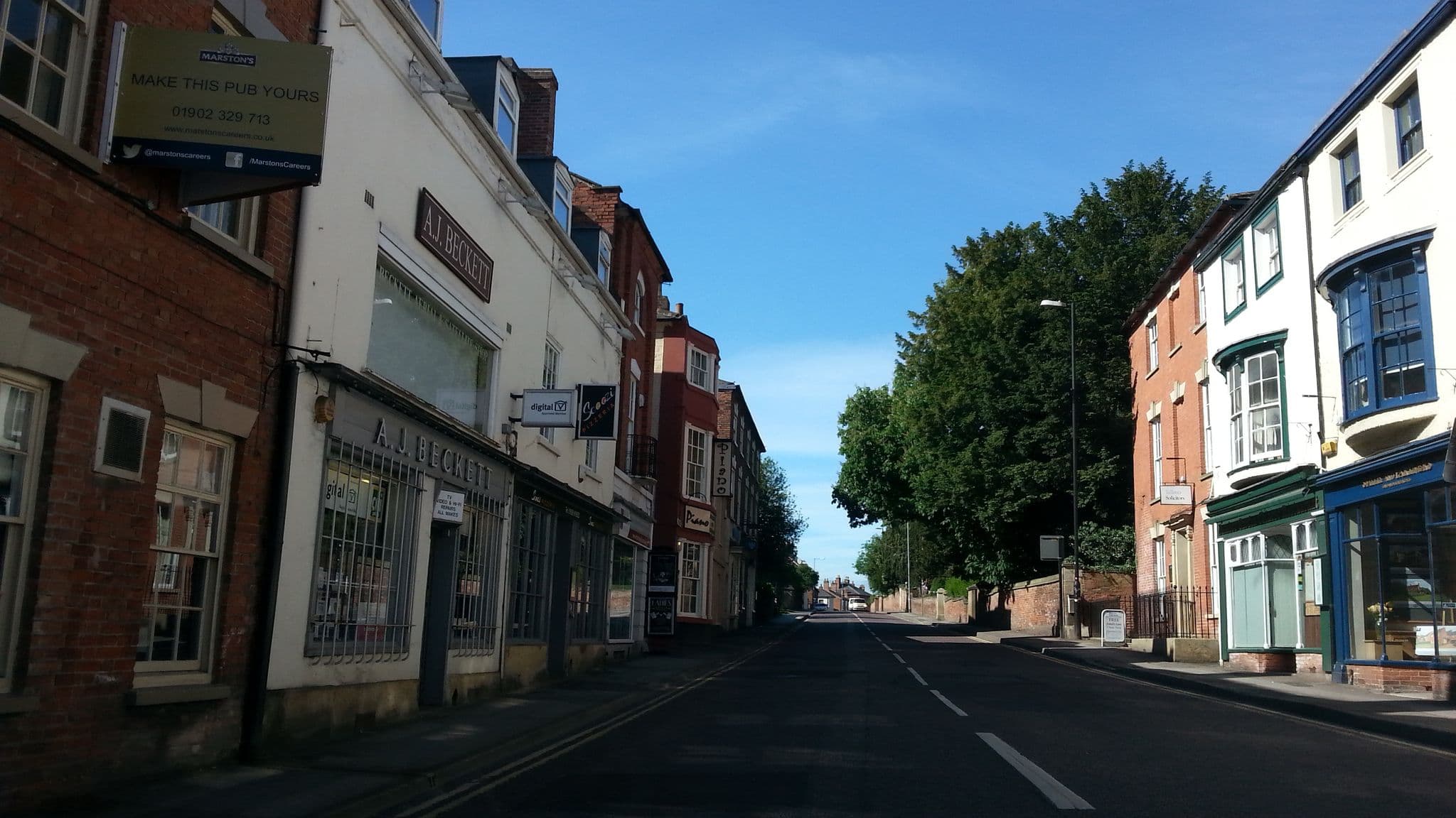 Street view near The Crown Hotel, Southwell — © adam2 (CC BY-SA · Mapillary)