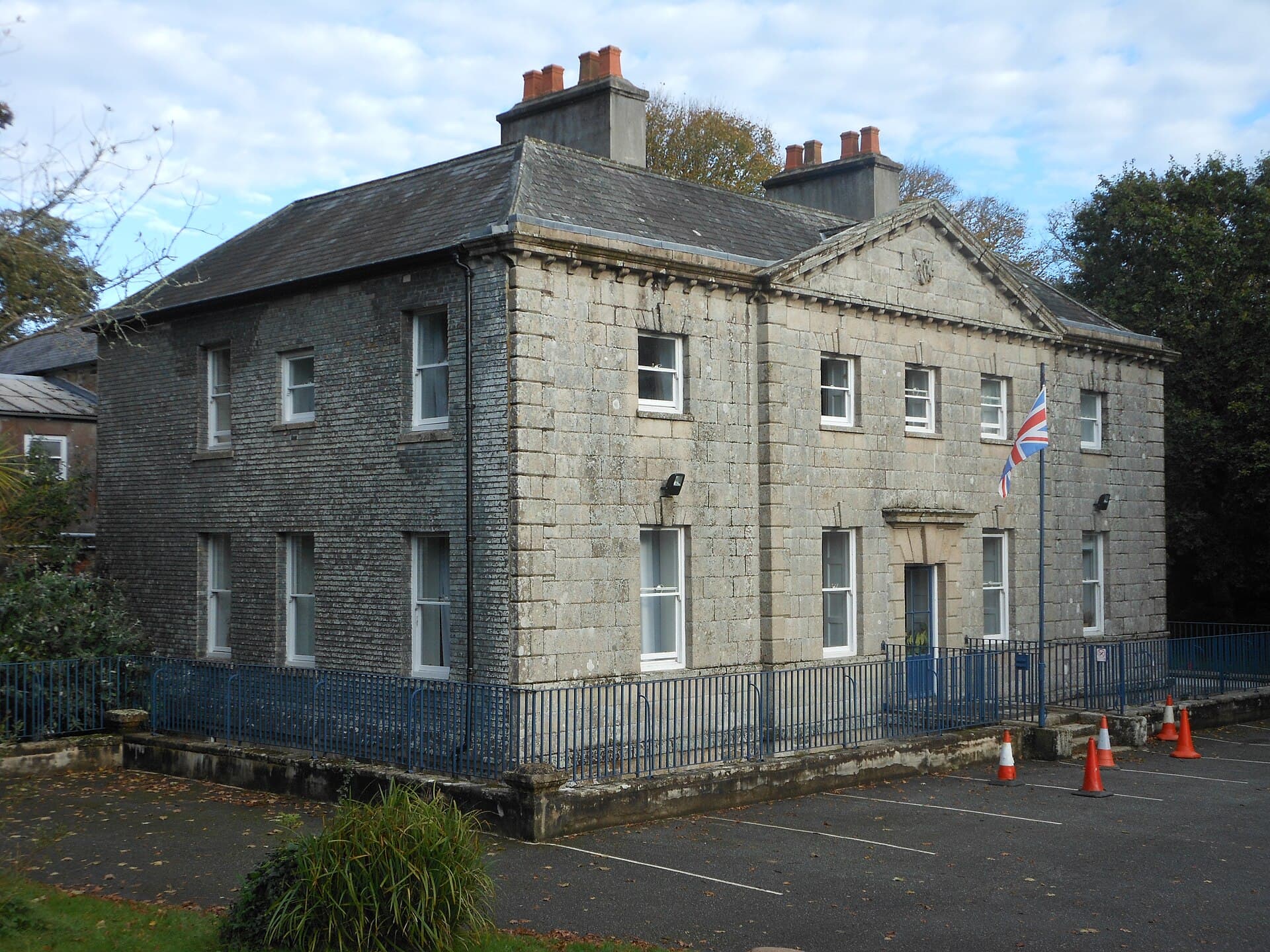 YHA Penzance (via Wikimedia Commons, CC BY-SA 2.0)