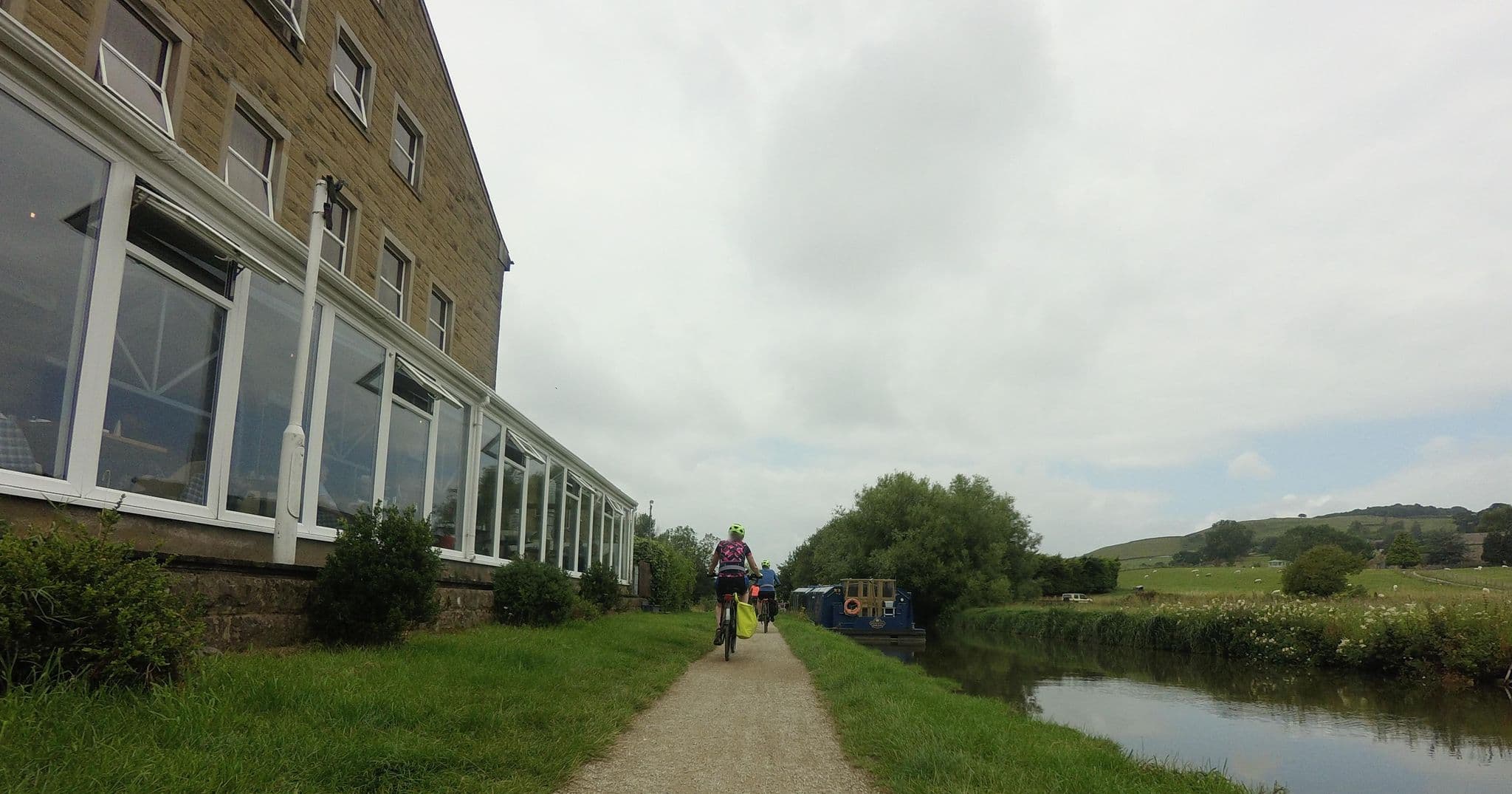 Street view near The Skipton Hotel, Low Bradley — © tallguy (CC BY-SA · Mapillary)