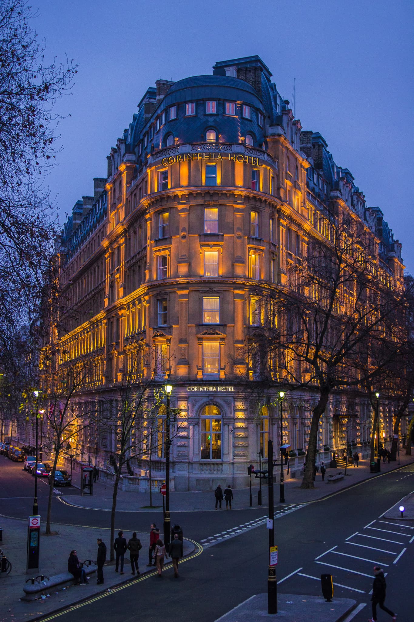 Corinthia Hotel (via Wikimedia Commons, CC BY 2.0)