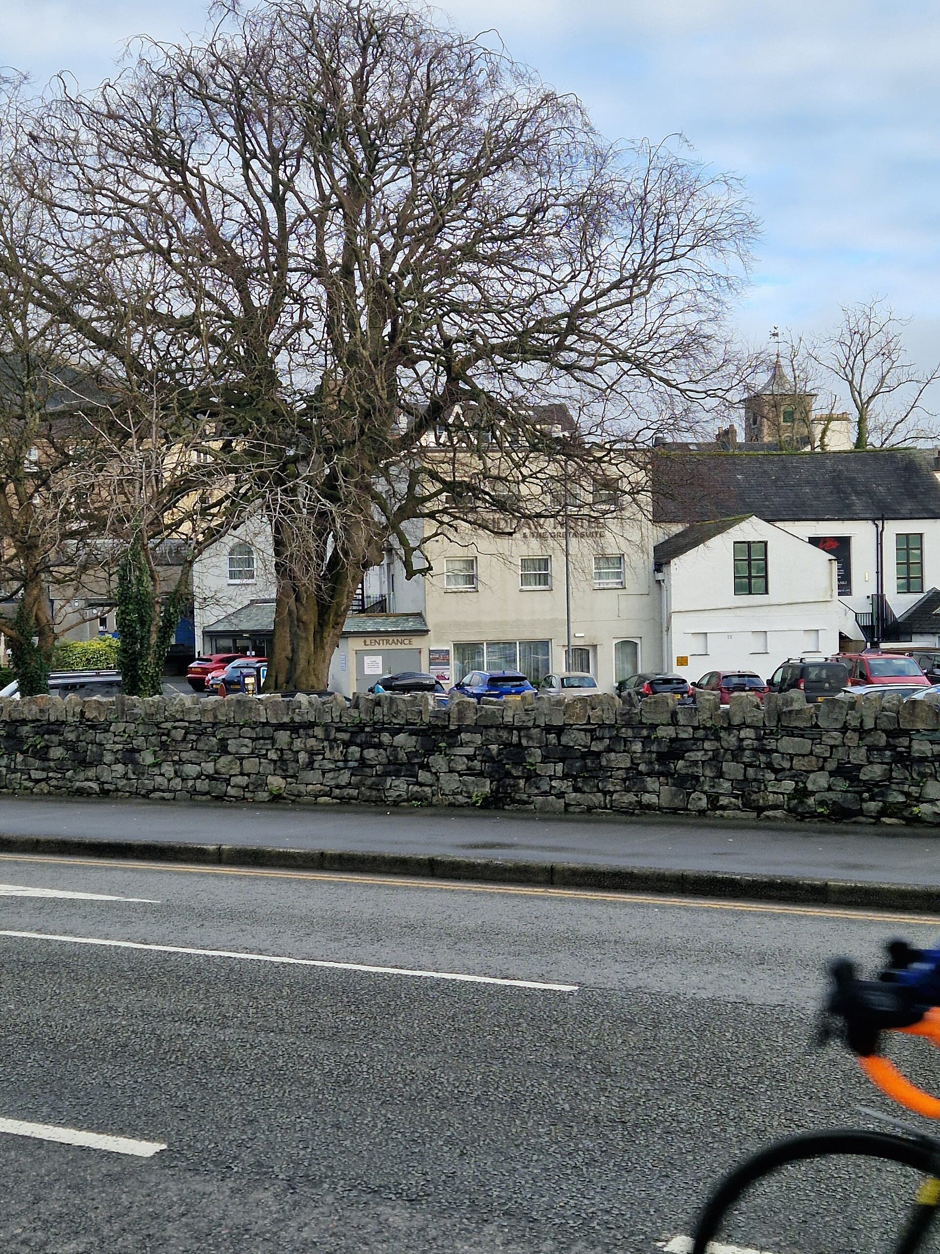 The Skiddaw Hotel (via Wikimedia Commons, CC BY-SA 4.0)