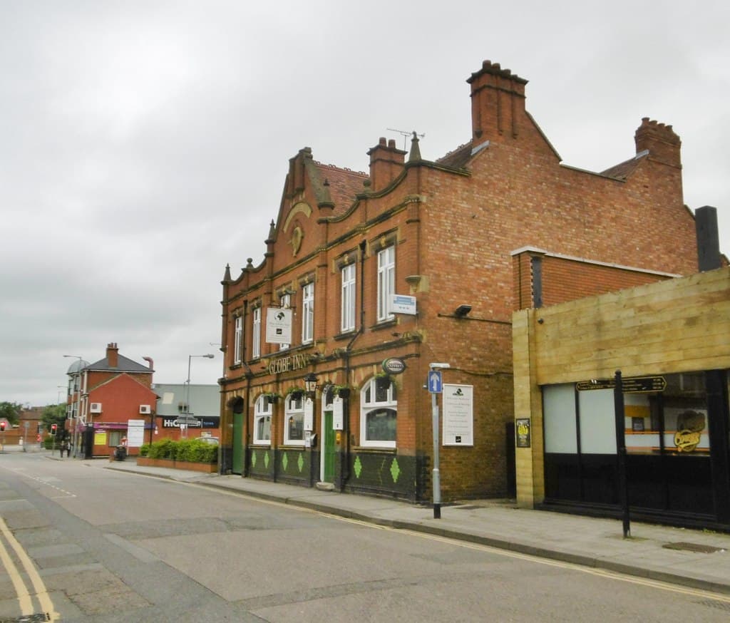 The Globe Inn (via Wikimedia Commons, CC BY-SA 2.0)