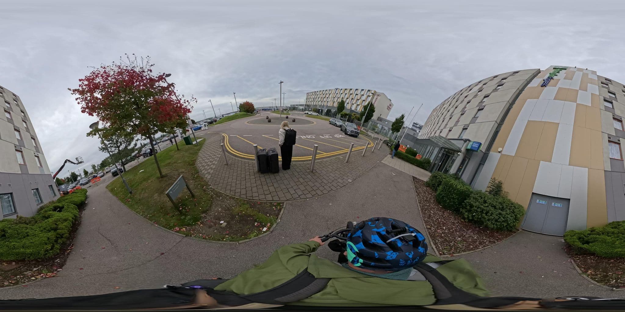 Street view near Holiday Inn Express, Dyce — © coetserw (CC BY-SA · Mapillary)