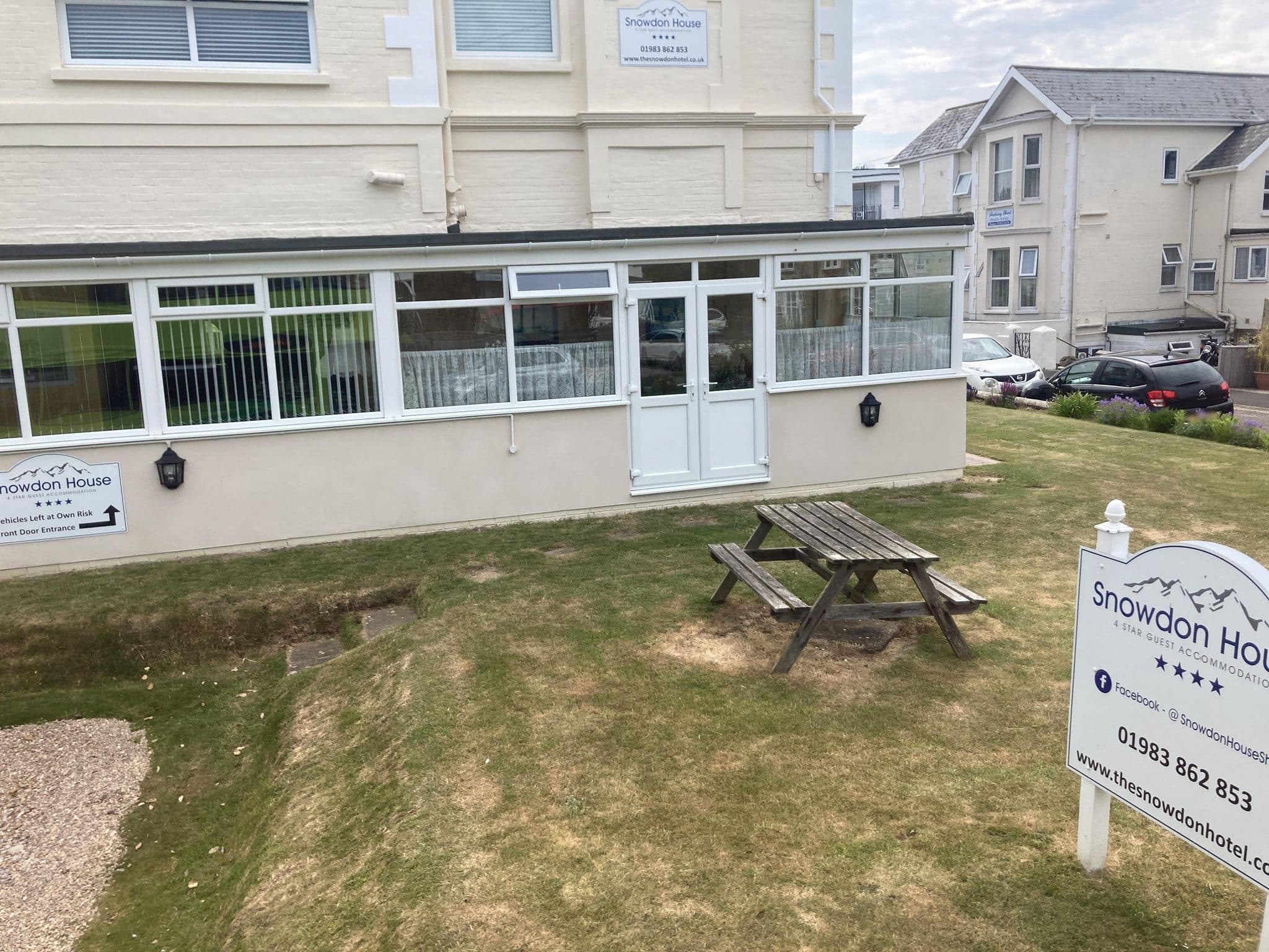 Street view near Snowdon Hotel, Shanklin — © cjmalone (CC BY-SA · Mapillary)
