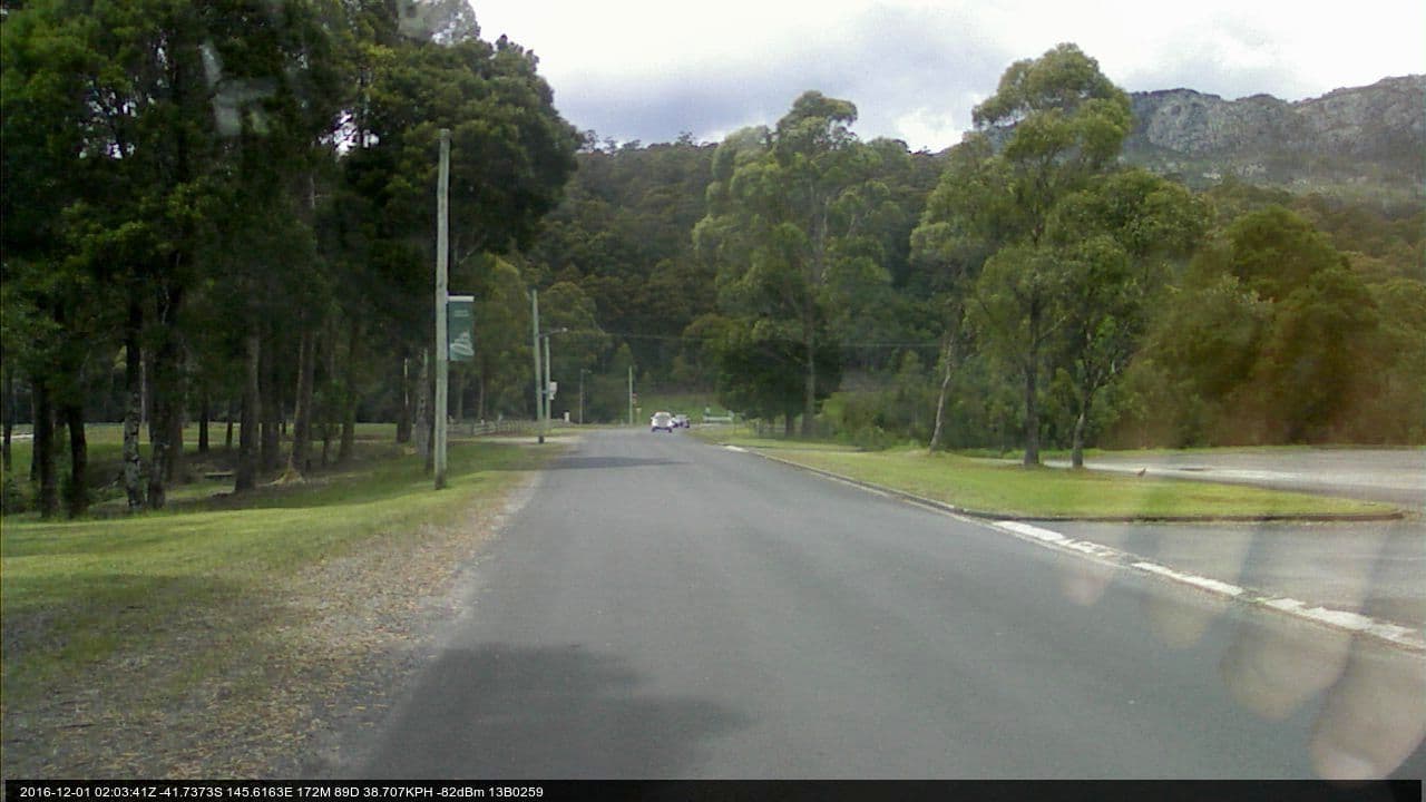 Street view near Tullah Lakeside Park, Sheffield — © bob3bob3 (CC BY-SA · Mapillary)