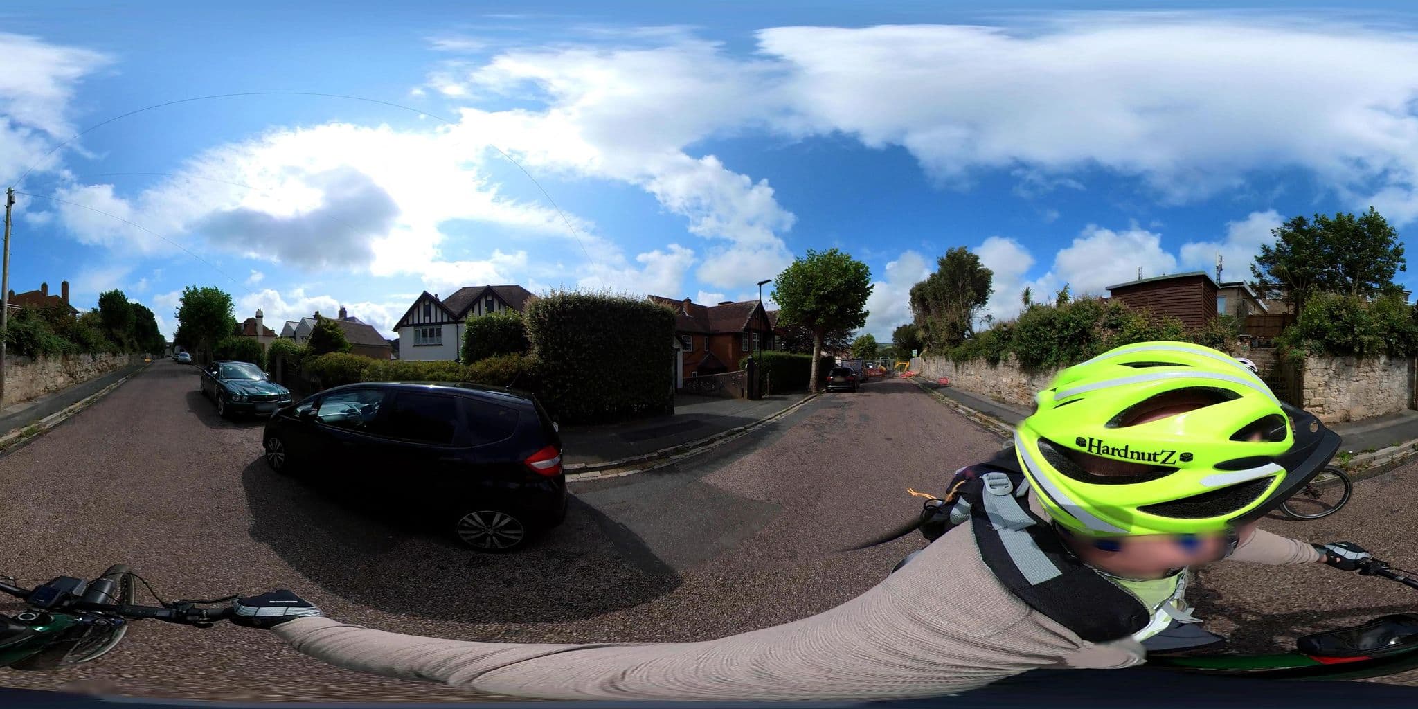 Street view near Friends Hotel, Sandown — © jkingsleya (CC BY-SA · Mapillary)
