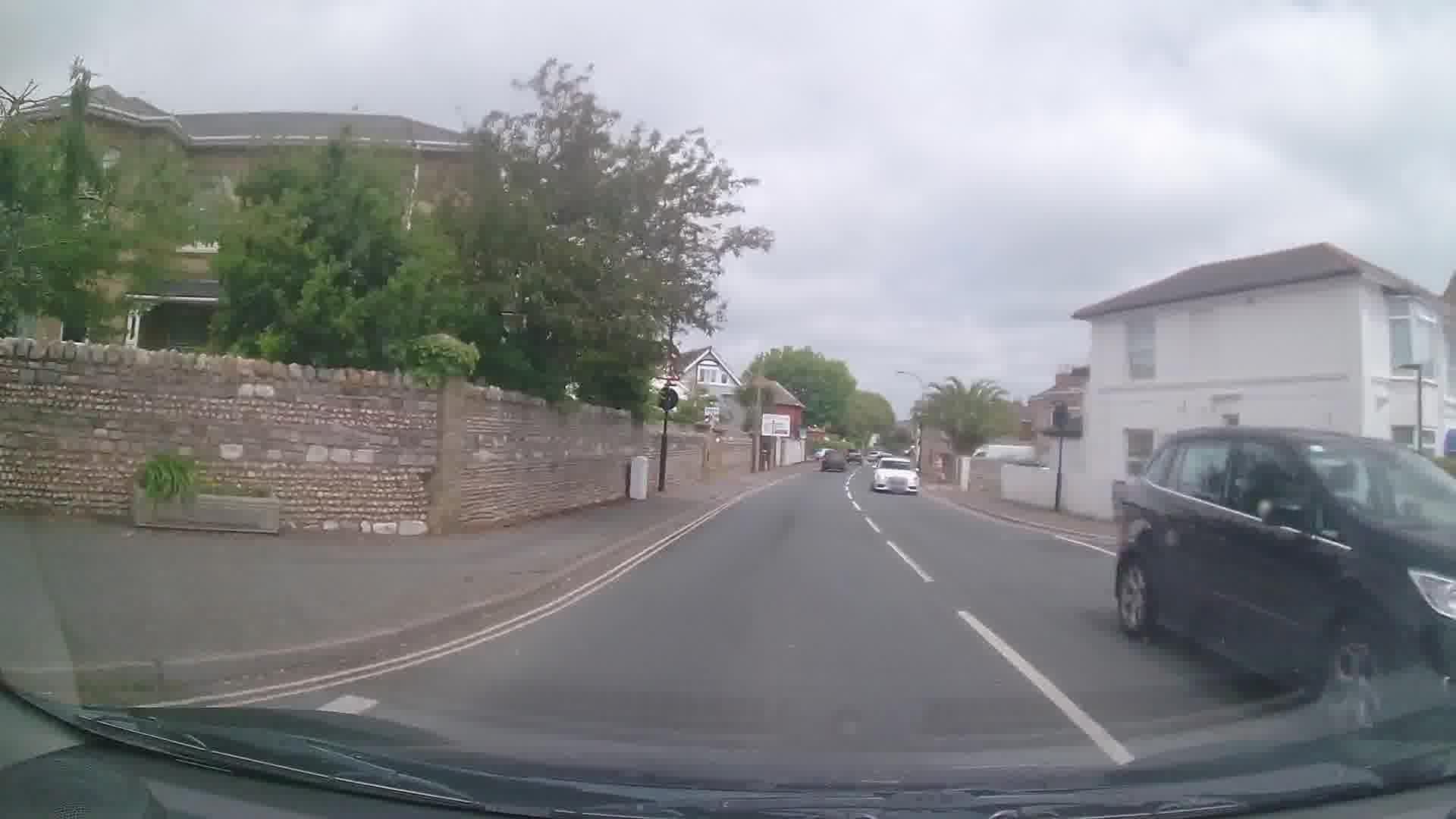 Street view near Bertram Lodge, Sandown — © trigpoint (CC BY-SA · Mapillary)