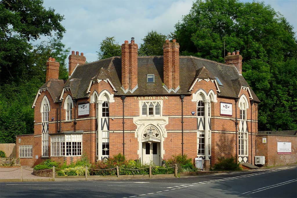 Talbot Inn (via Wikimedia Commons, CC BY-SA 2.0)