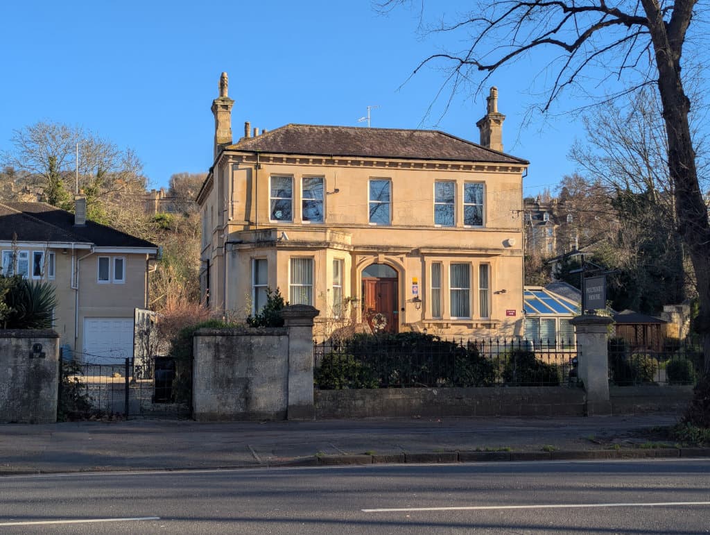 Pulteney House (via Wikimedia Commons, CC BY-SA 2.0)