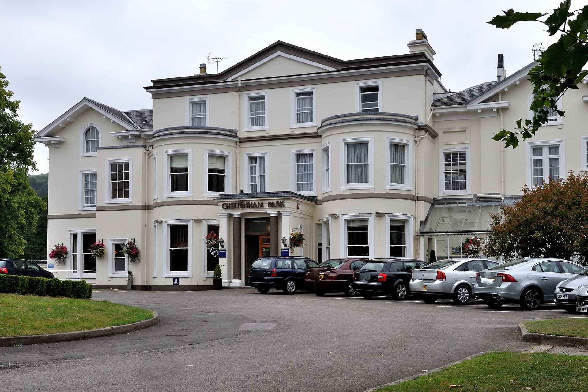DoubleTree by Hilton Cheltenham-Cotswolds (via Wikimedia Commons, CC BY-SA 2.0)