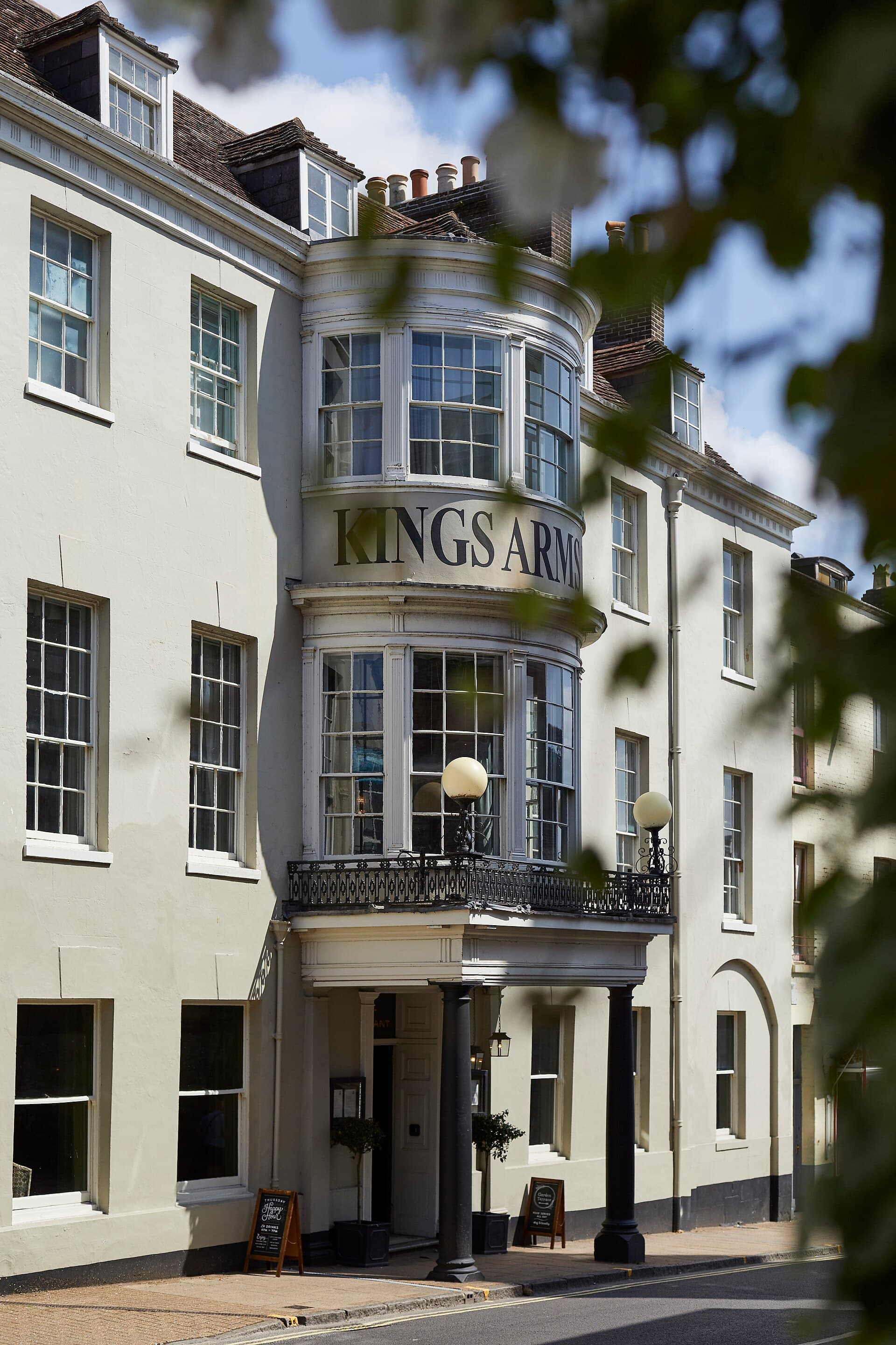 Kings Arms Hotel (via Wikimedia Commons, CC BY-SA 4.0)