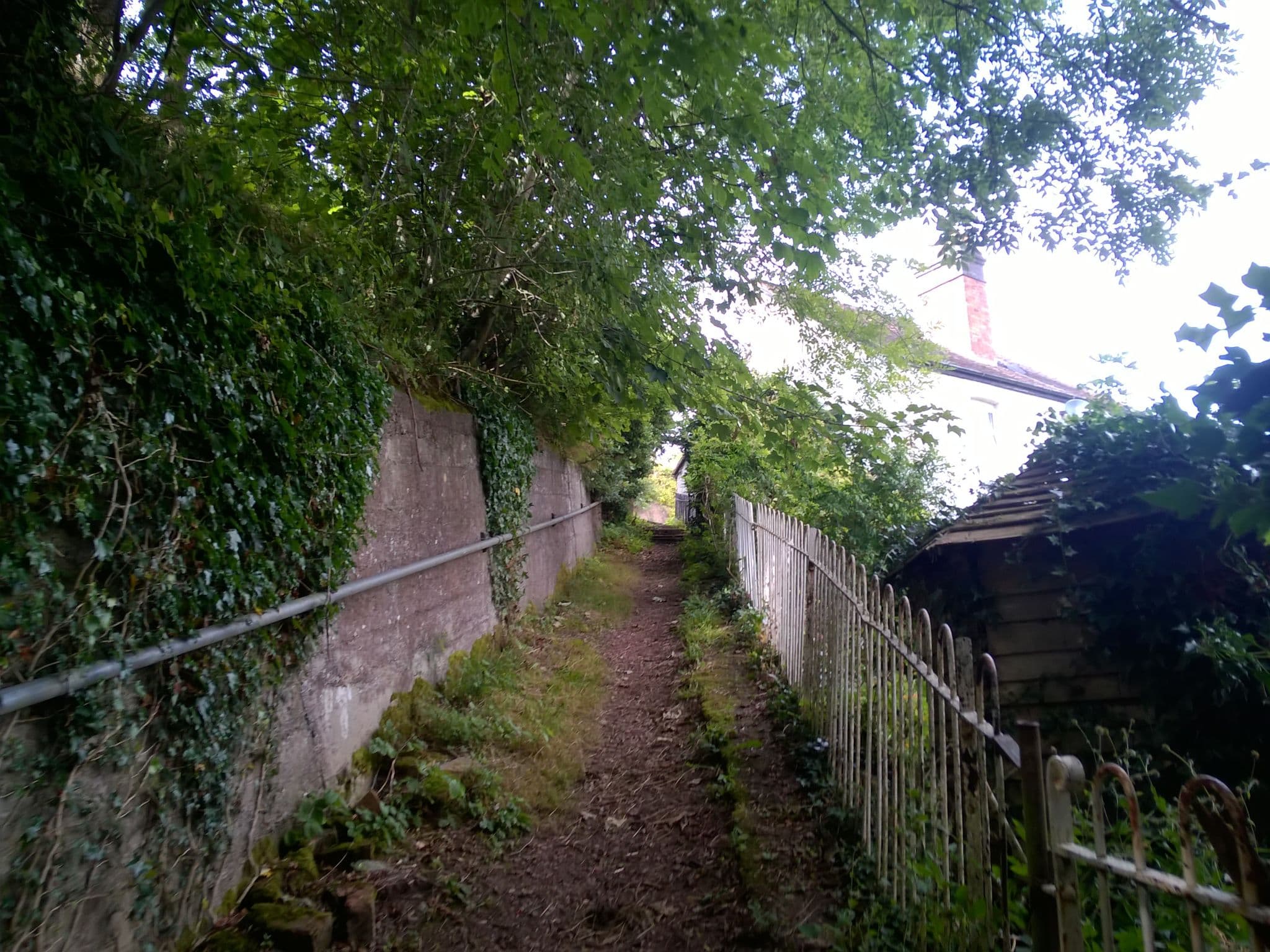 Street view near Pixie Steps Cottage, Great Malvern — © toby (CC BY-SA · Mapillary)