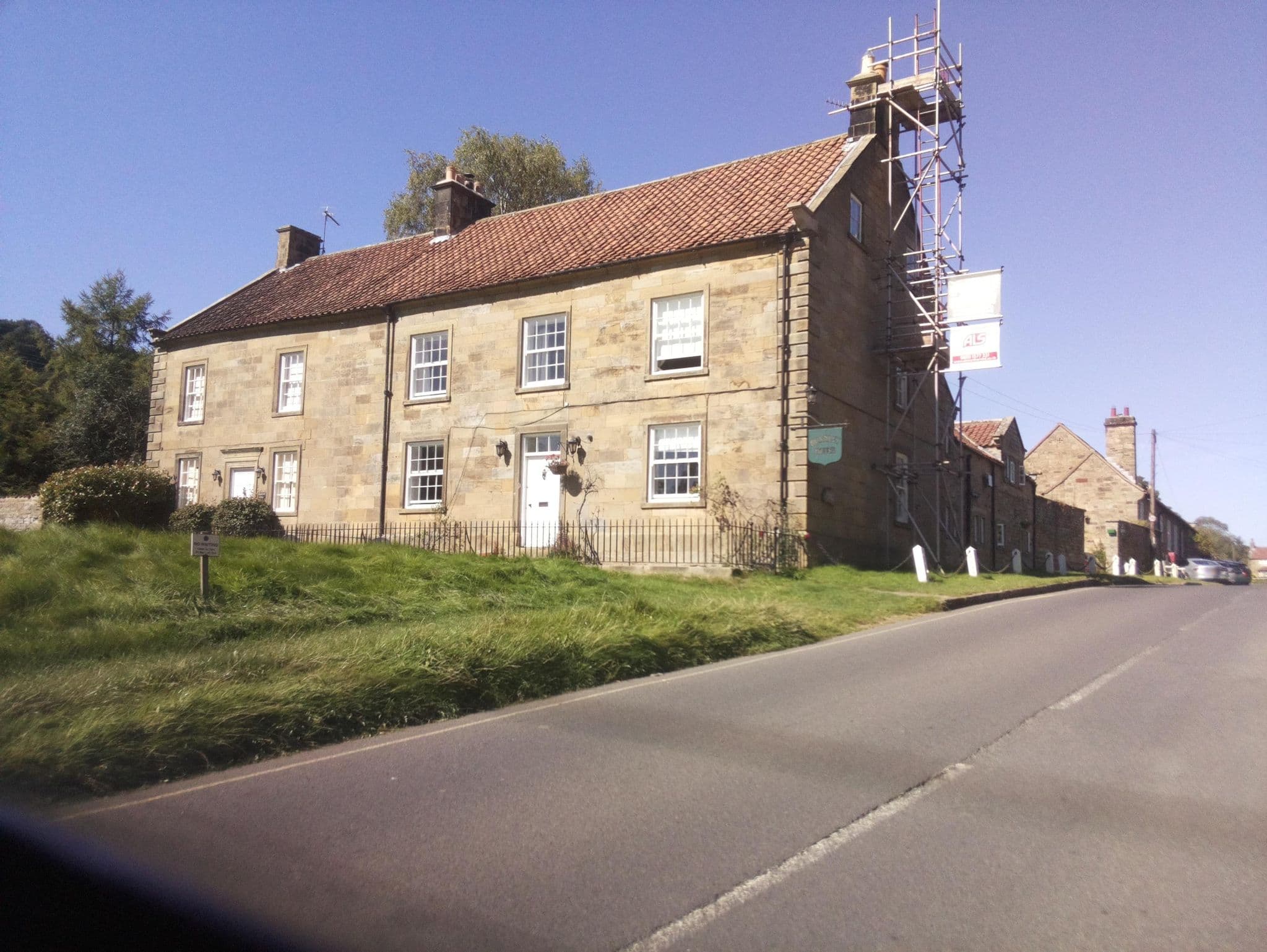 Street view near Burnley House, Kirkbymoorside — © southglos (CC BY-SA · Mapillary)