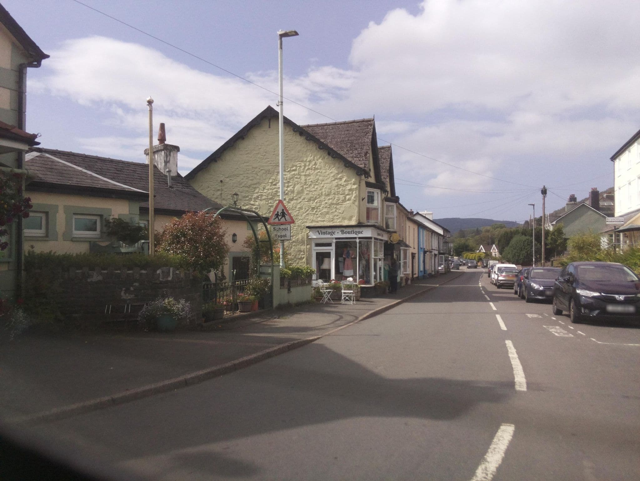 Street view near The Drovers Rest, Llandovery — © southglos (CC BY-SA · Mapillary)