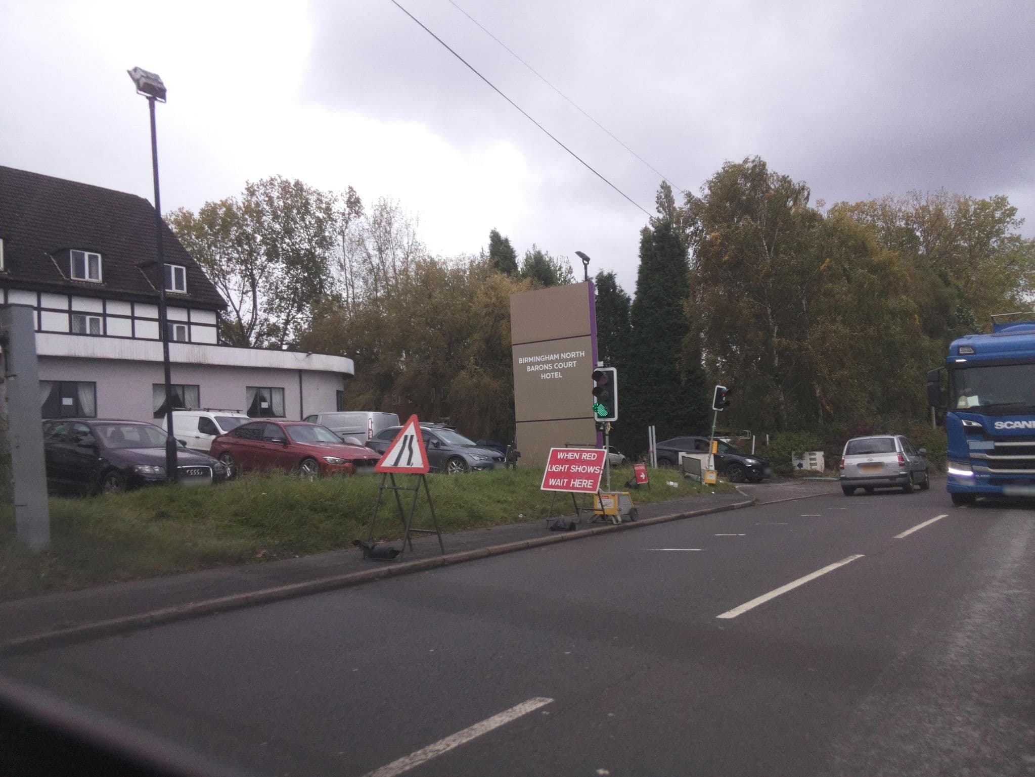 Street view near Barons Court Hotel, Brownhills — © southglos (CC BY-SA · Mapillary)