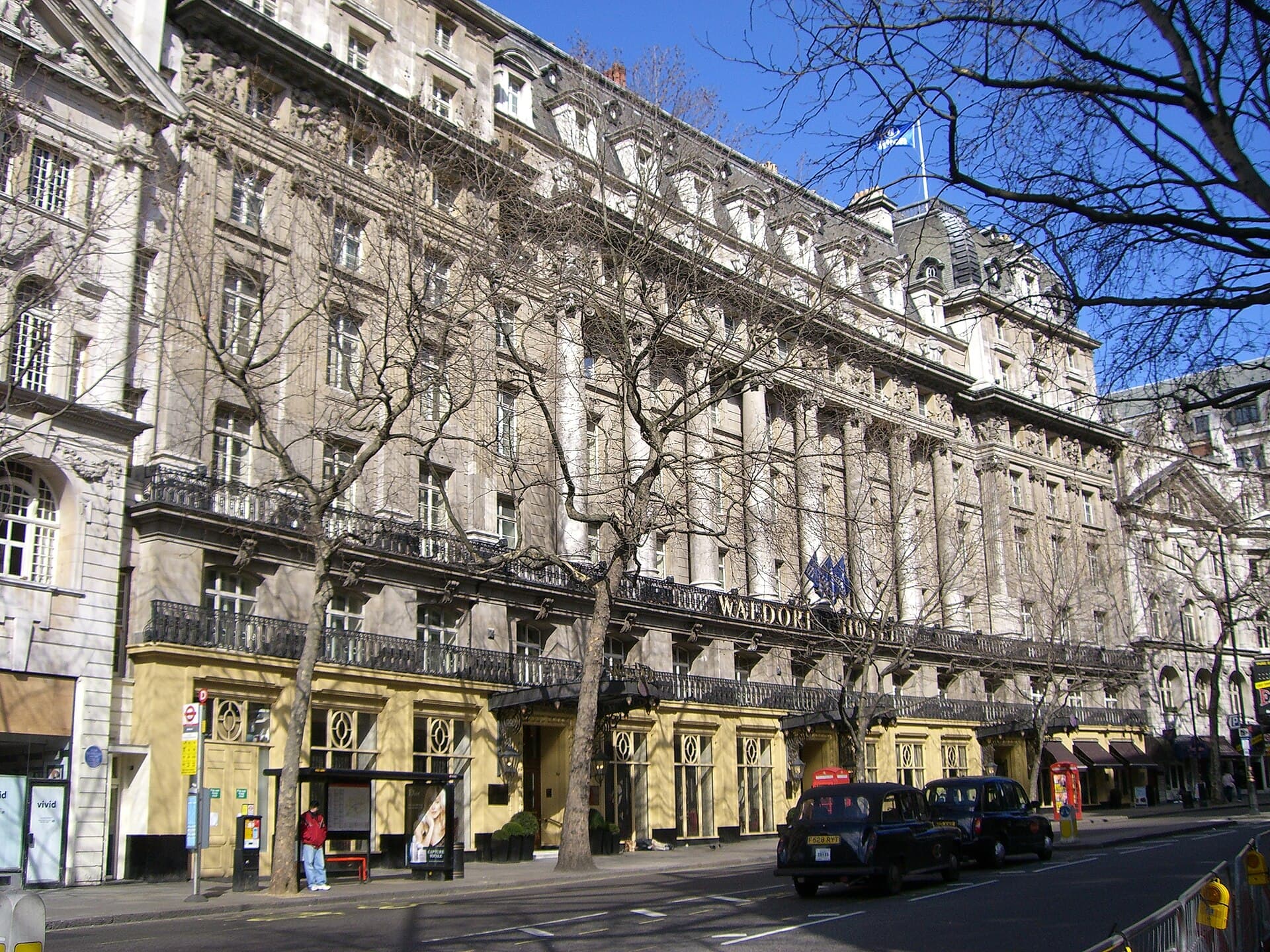 The Waldorf Hilton, London (via Wikimedia Commons, Public domain)