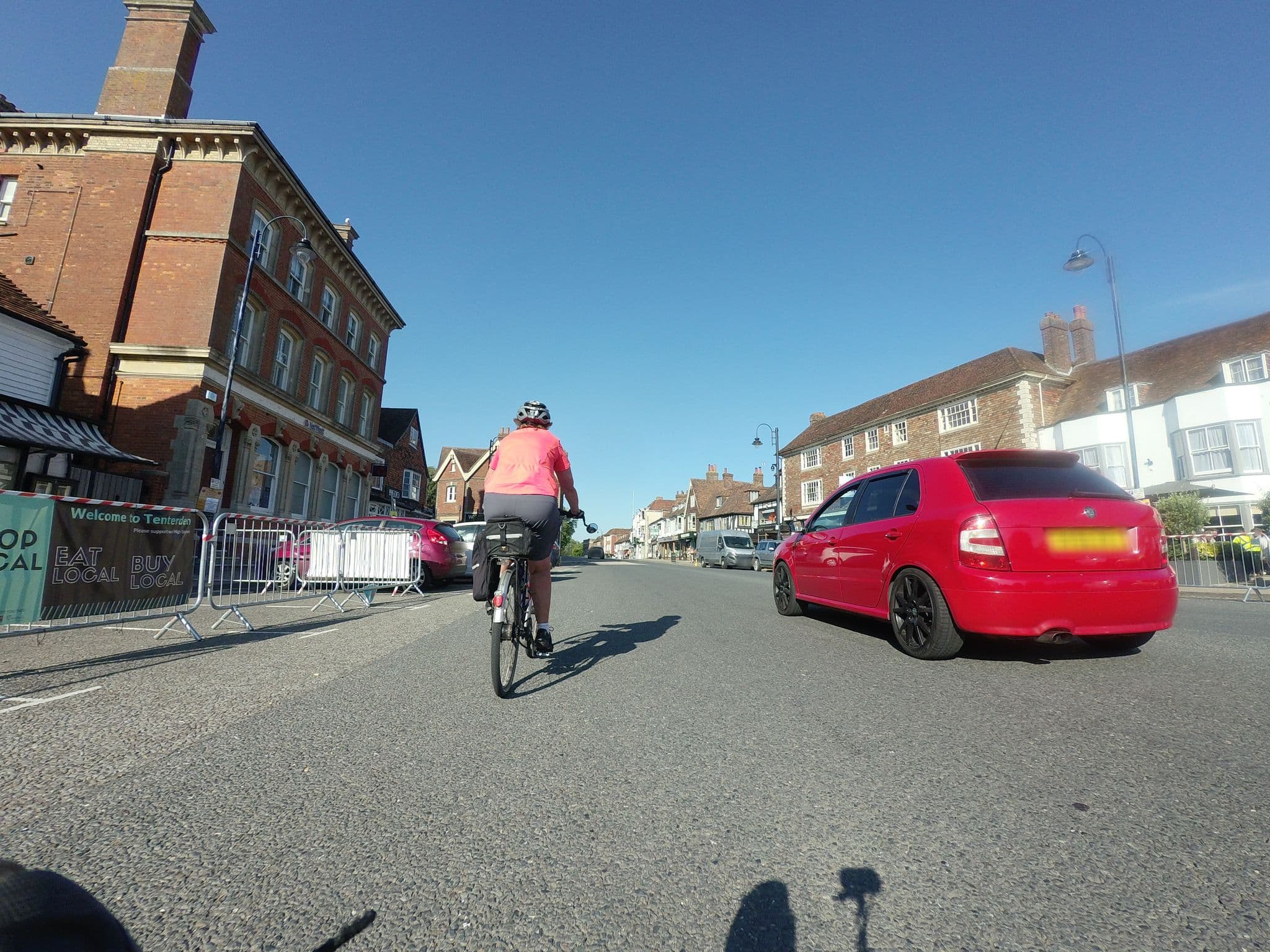 Street view near The White Lion, Tenterden — © tallguy (CC BY-SA · Mapillary)