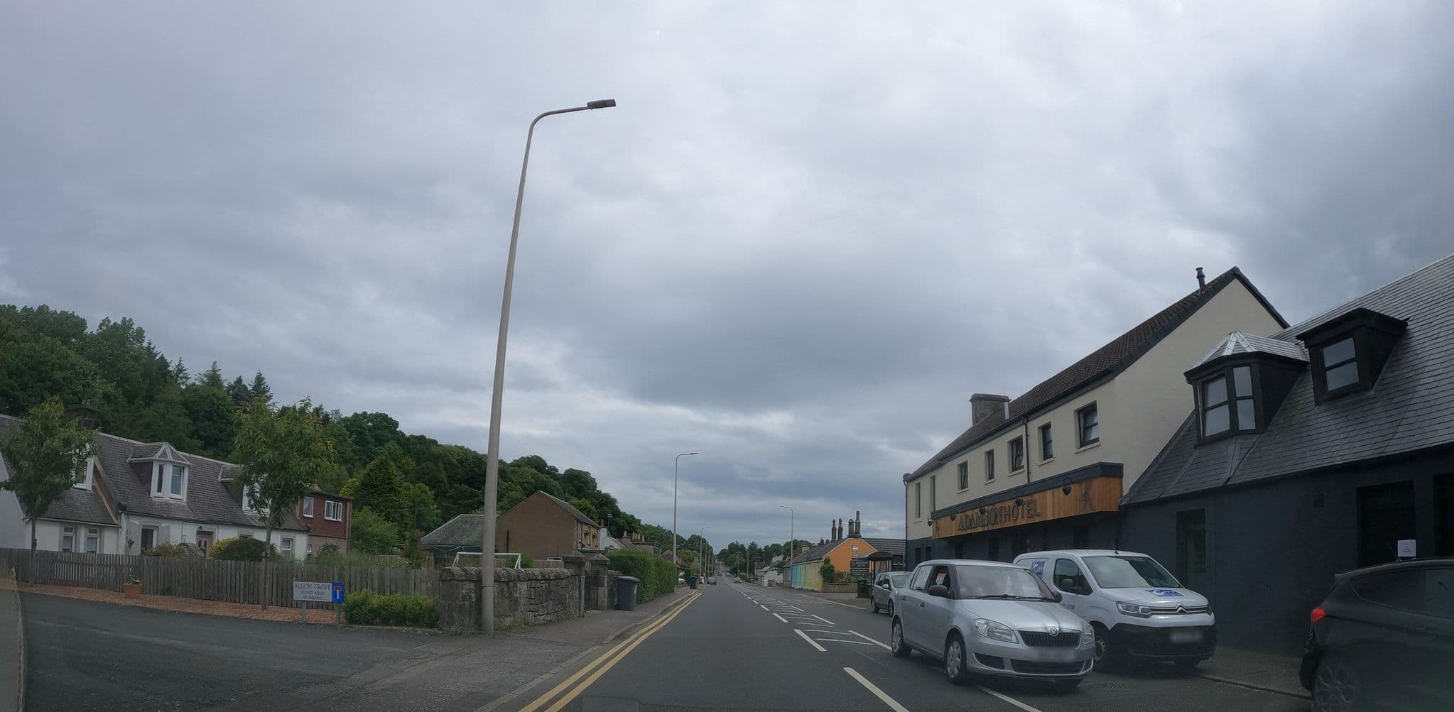 Street view near Adamson Hotel, Crossford — © hobgoblin (CC BY-SA · Mapillary)