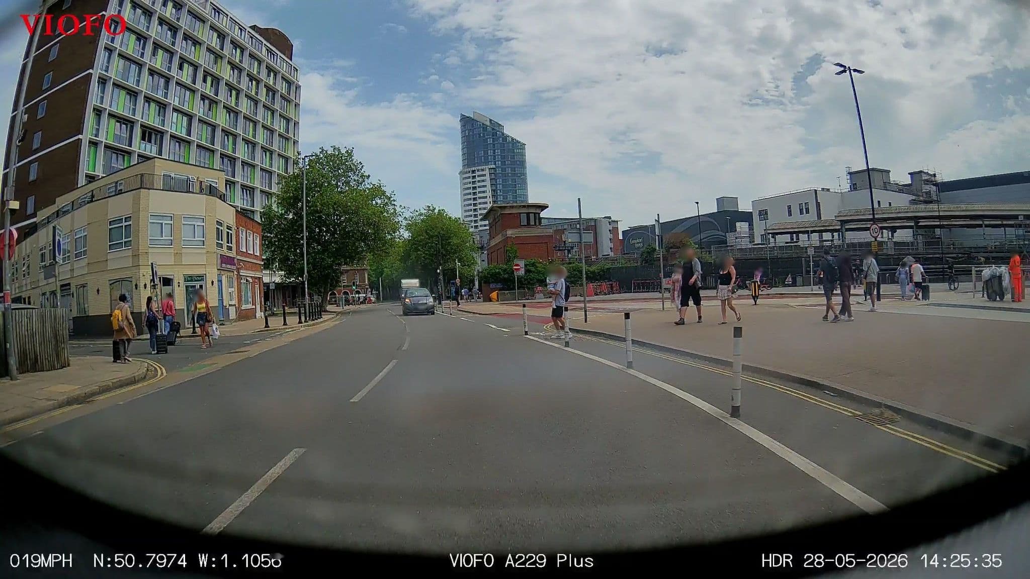 Street view near The Keppel's Head, Portsmouth — © RyanBush (CC BY-SA · Mapillary)