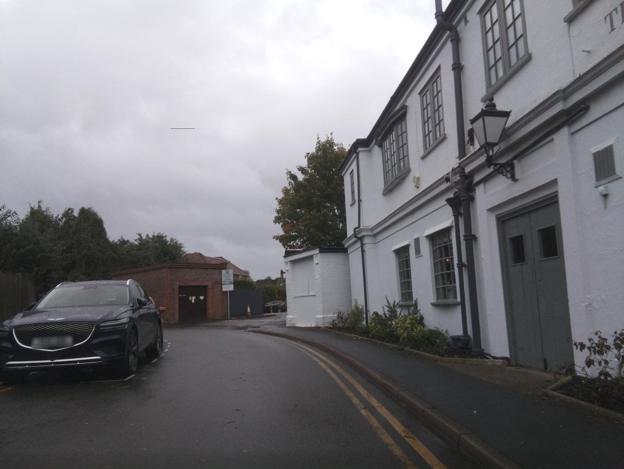 Street view near Ethorpe Hotel, Gerrards Cross — © southglos (CC BY-SA · Mapillary)