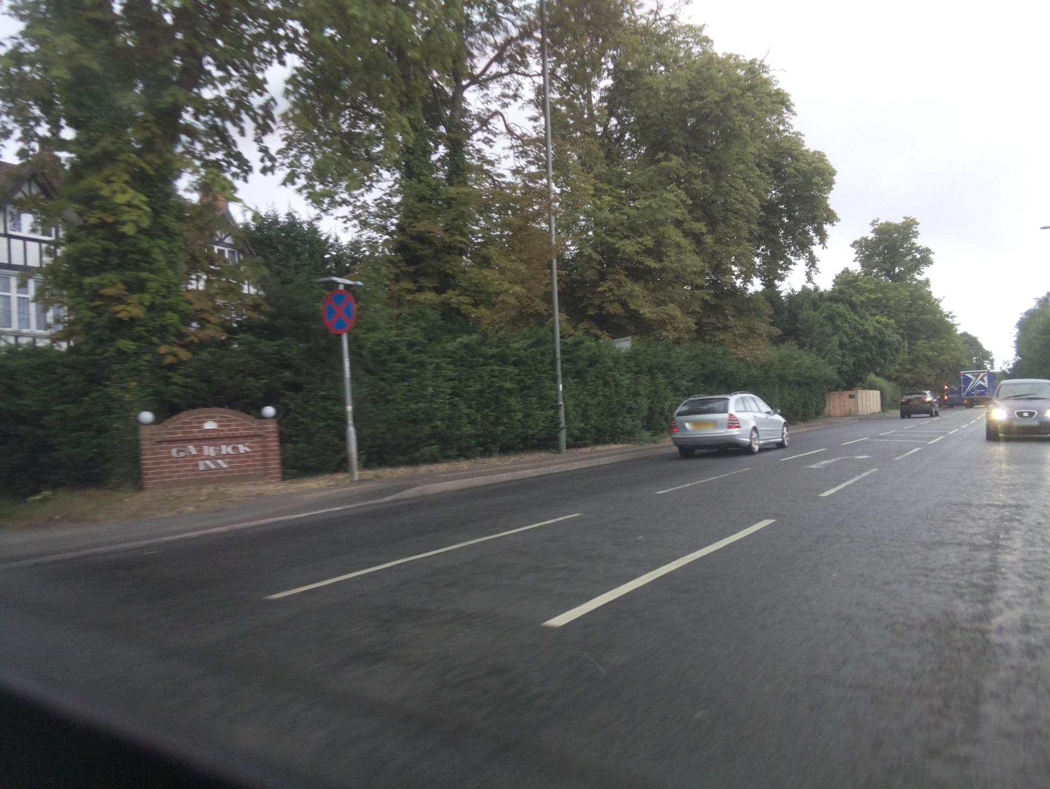 Street view near London Gatwick Inn, Horley — © southglos (CC BY-SA · Mapillary)