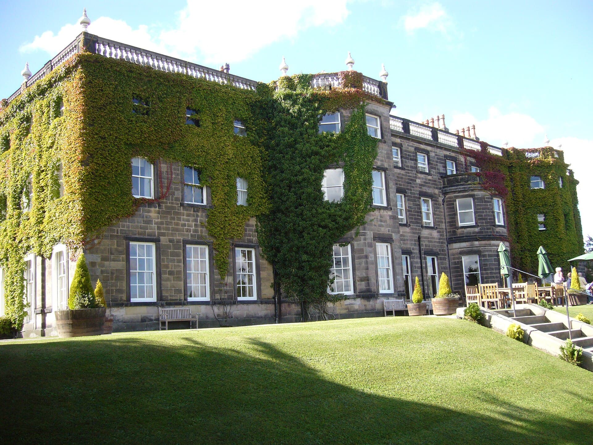 Nidd Hall (via Wikimedia Commons, CC BY-SA 2.0)