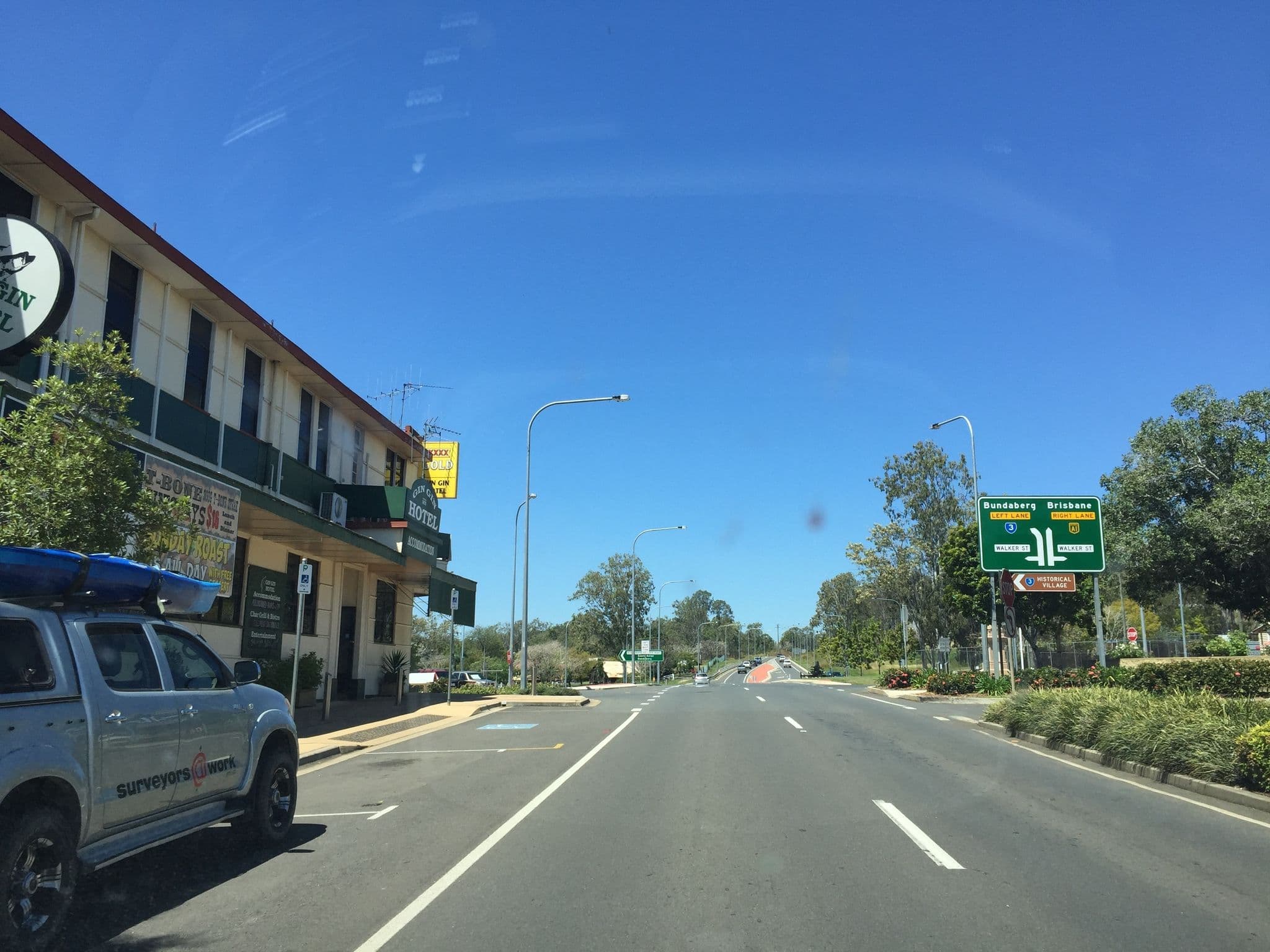 Street view near Hotel Gin Gin, Gin Gin — © vagrant42 (CC BY-SA · Mapillary)