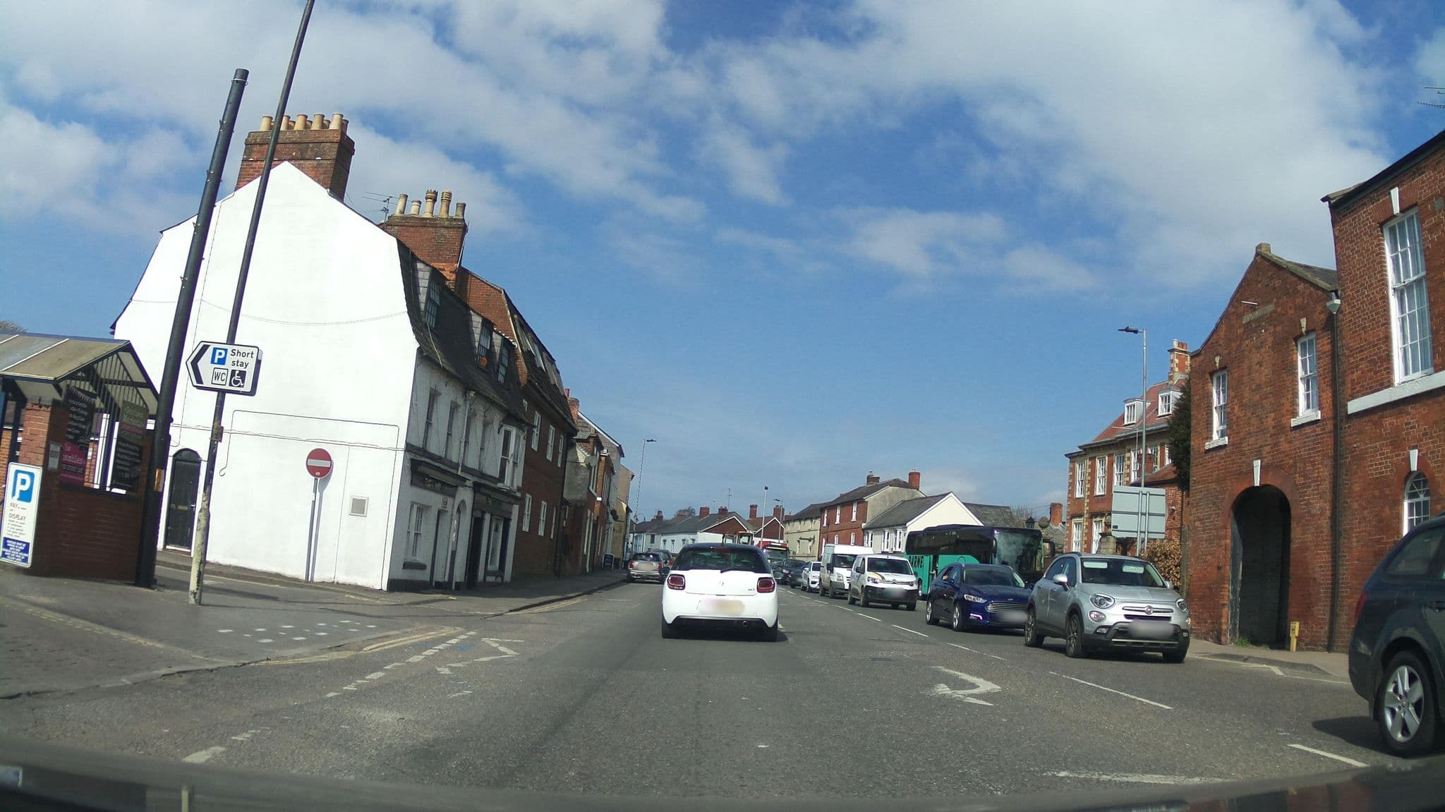 Street view near The Castle Hotel, Devizes — © southglos (CC BY-SA · Mapillary)