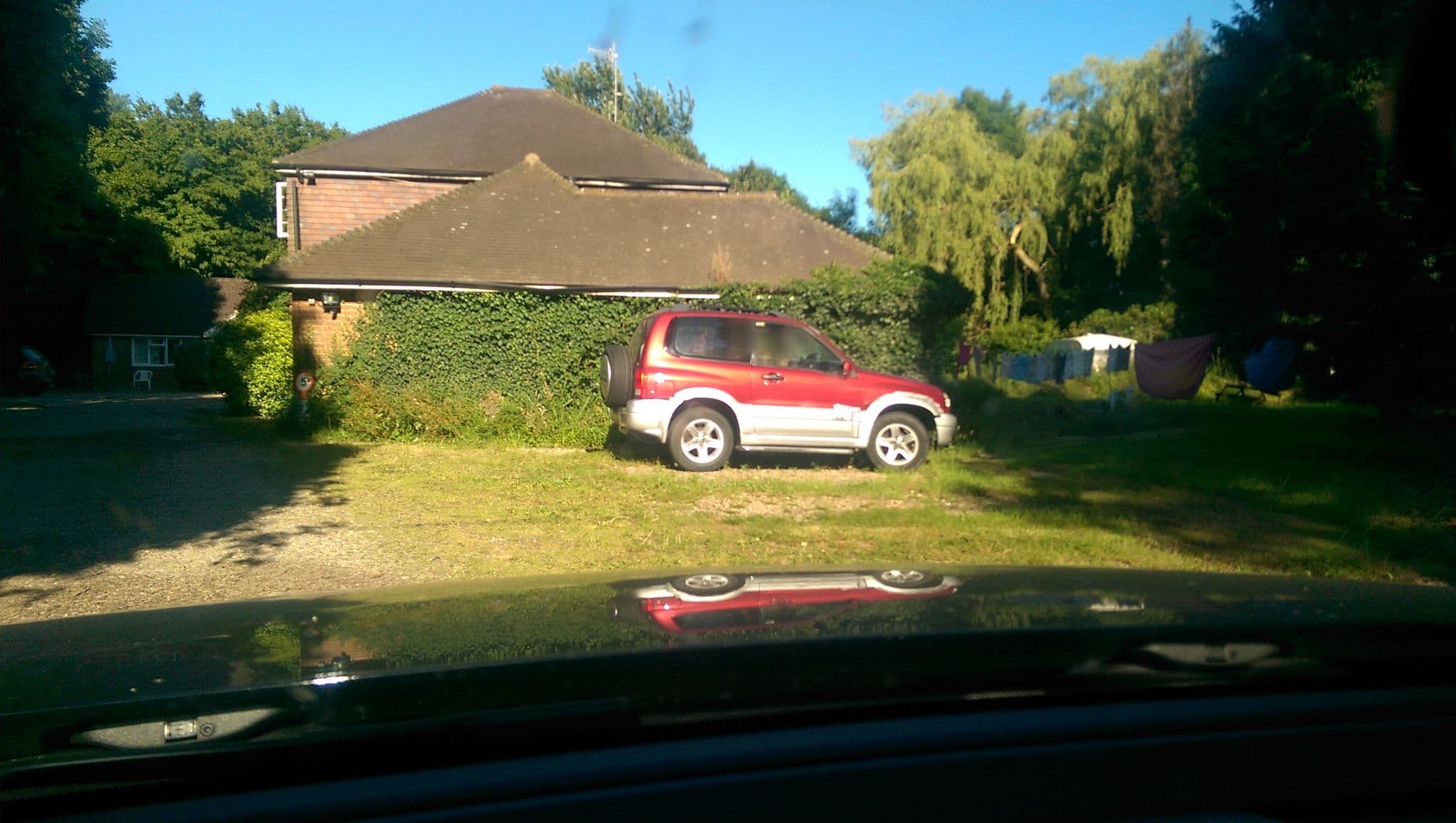 Street view near Da Vinci Manor Hotel, Langley Green — © live (CC BY-SA · Mapillary)