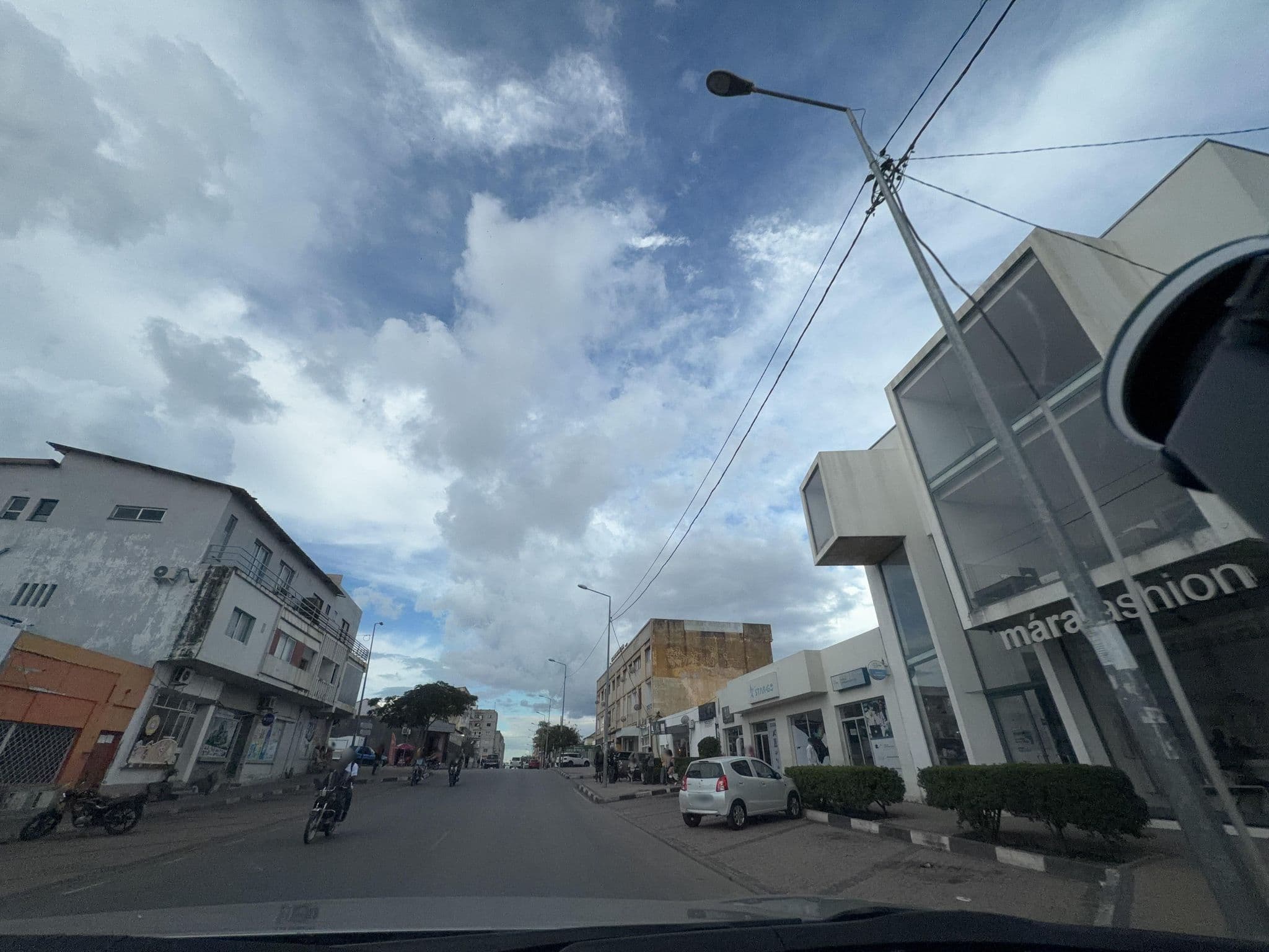 Street view near Pensão Residencial Diocema, Lubango — © viag8 (CC BY-SA · Mapillary)