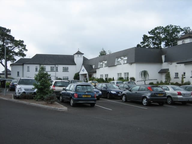Killyhevlin Hotel (via Wikimedia Commons, CC BY-SA 2.0)