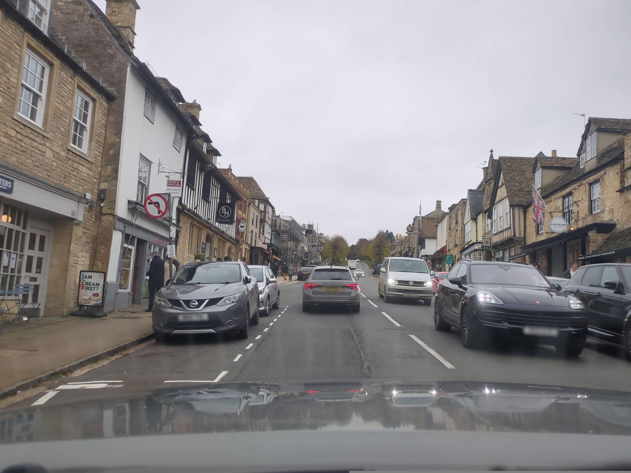 Street view near Burford House, Burford — © swinetown (CC BY-SA · Mapillary)