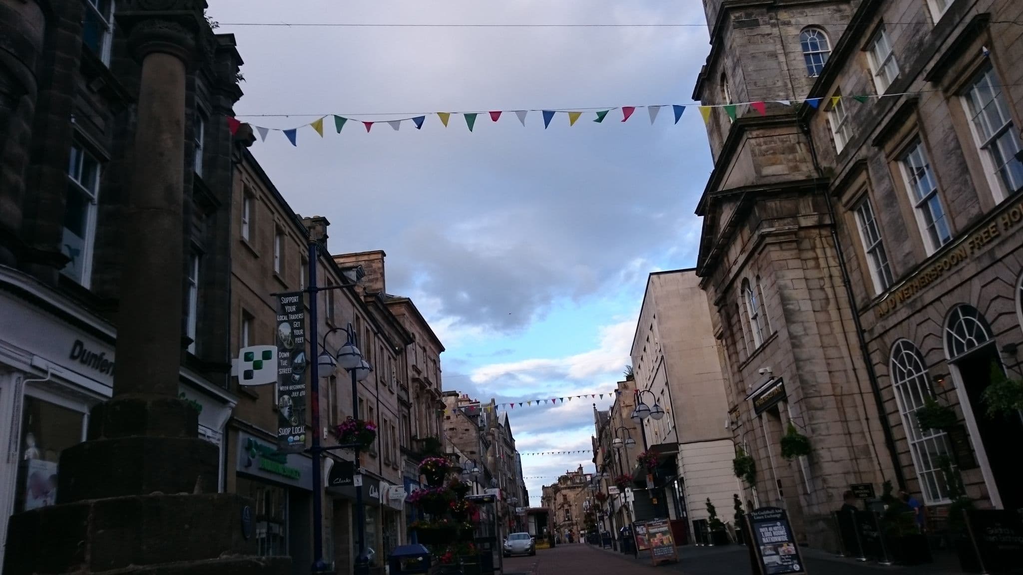 Street view near The Guildhall & Linen Exchange, Dunfermline — © thx (CC BY-SA · Mapillary)