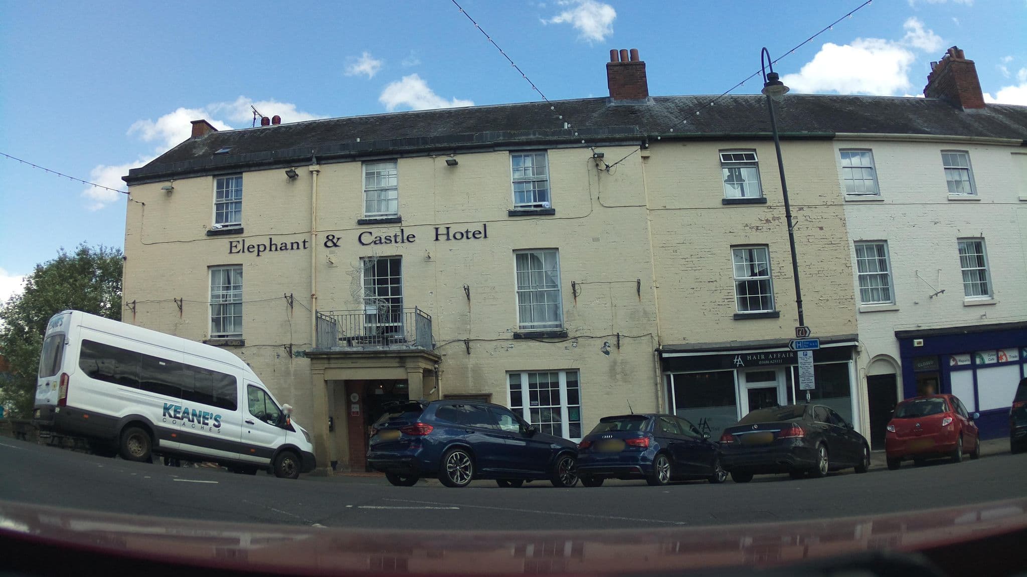 Street view near Elephant and Castle Hotel, Newtown — © southglos (CC BY-SA · Mapillary)