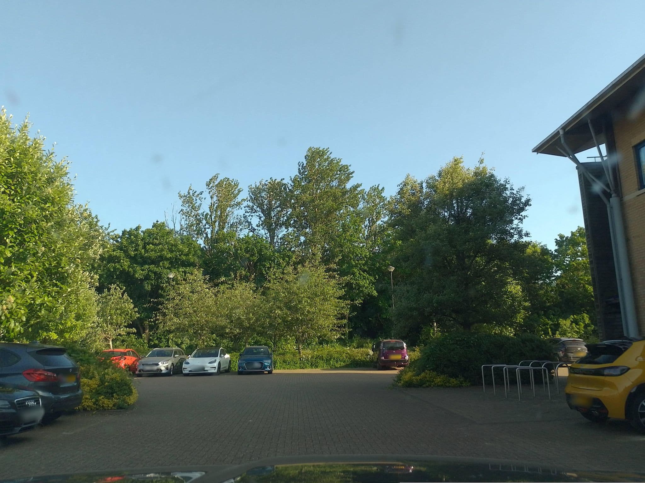 Street view near Holiday Inn Express, Milton Keynes — © laye (CC BY-SA · Mapillary)