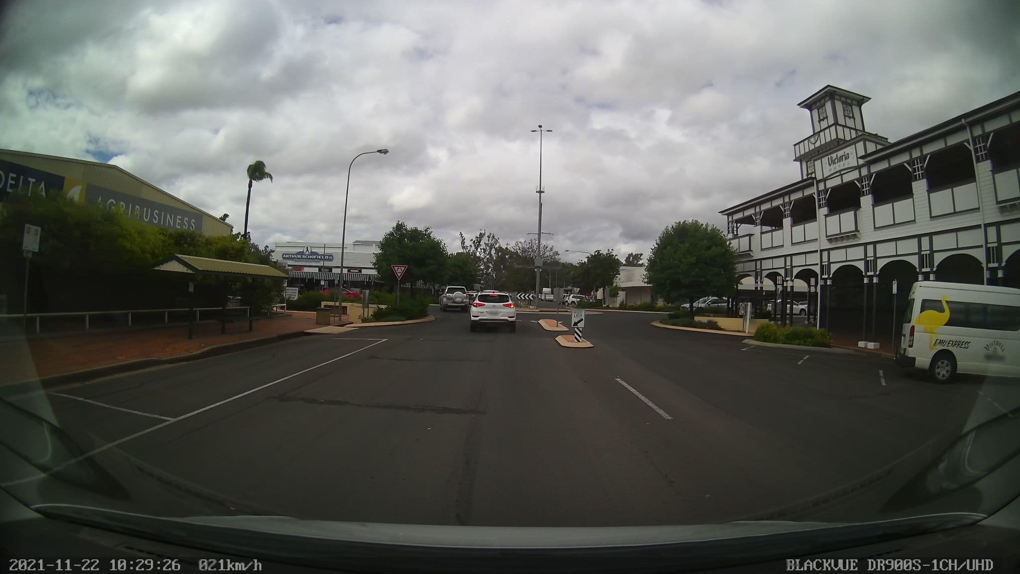 Street view near Victoria Hotel, Goondiwindi — © bob3bob3 (CC BY-SA · Mapillary)