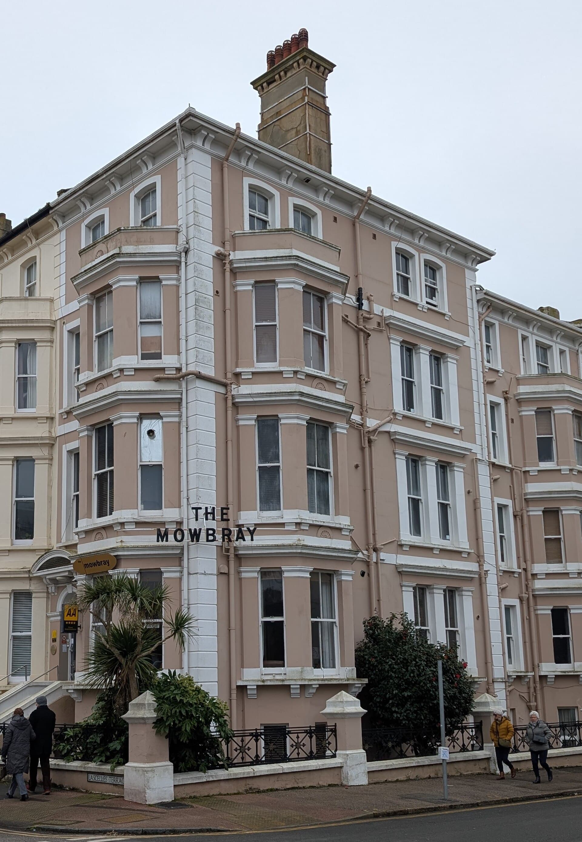 The Mowbray (via Wikimedia Commons, CC BY-SA 3.0)