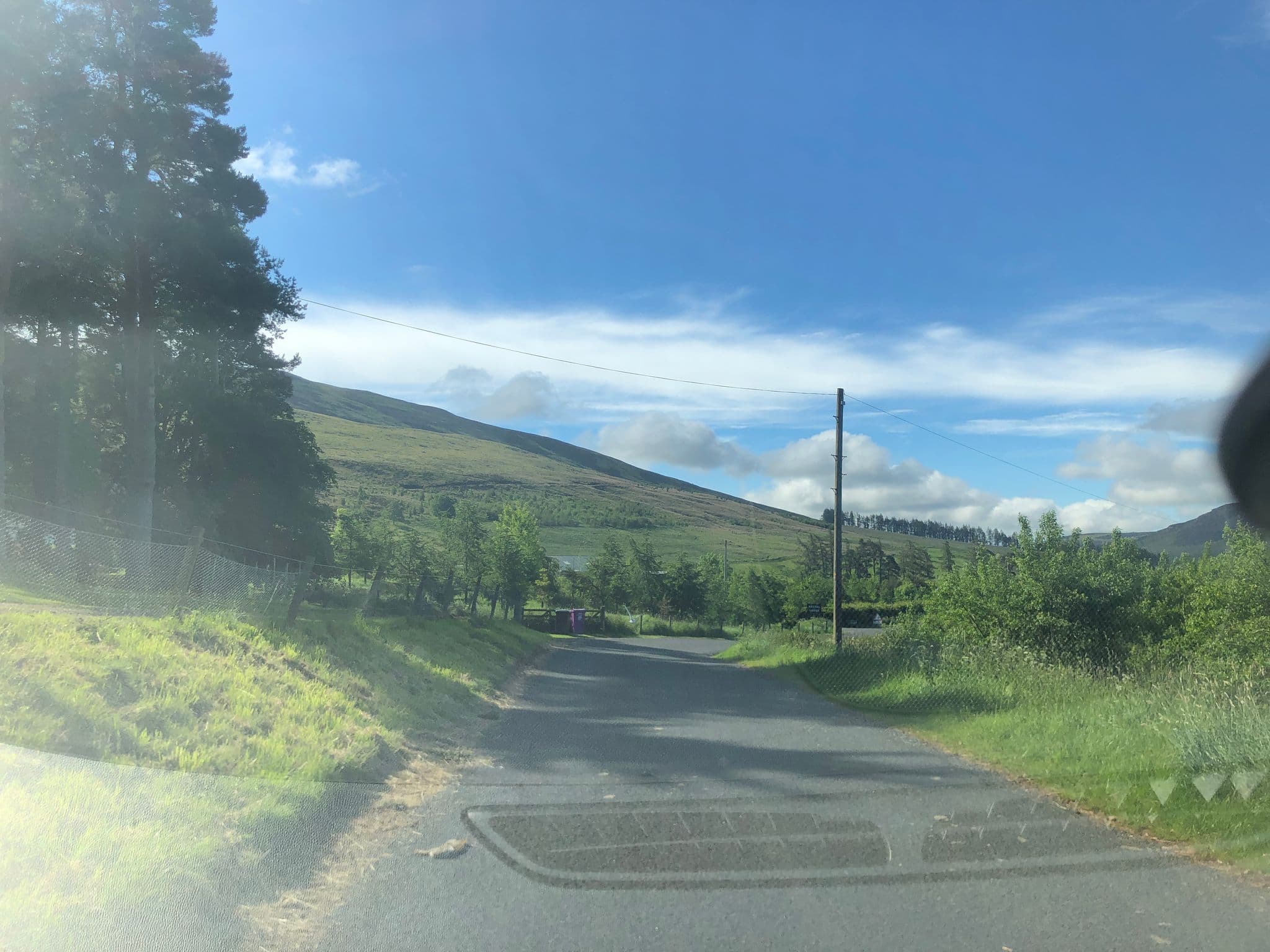 Street view near Rottal Farm Cottage, Kirriemuir — © drnoble (CC BY-SA · Mapillary)