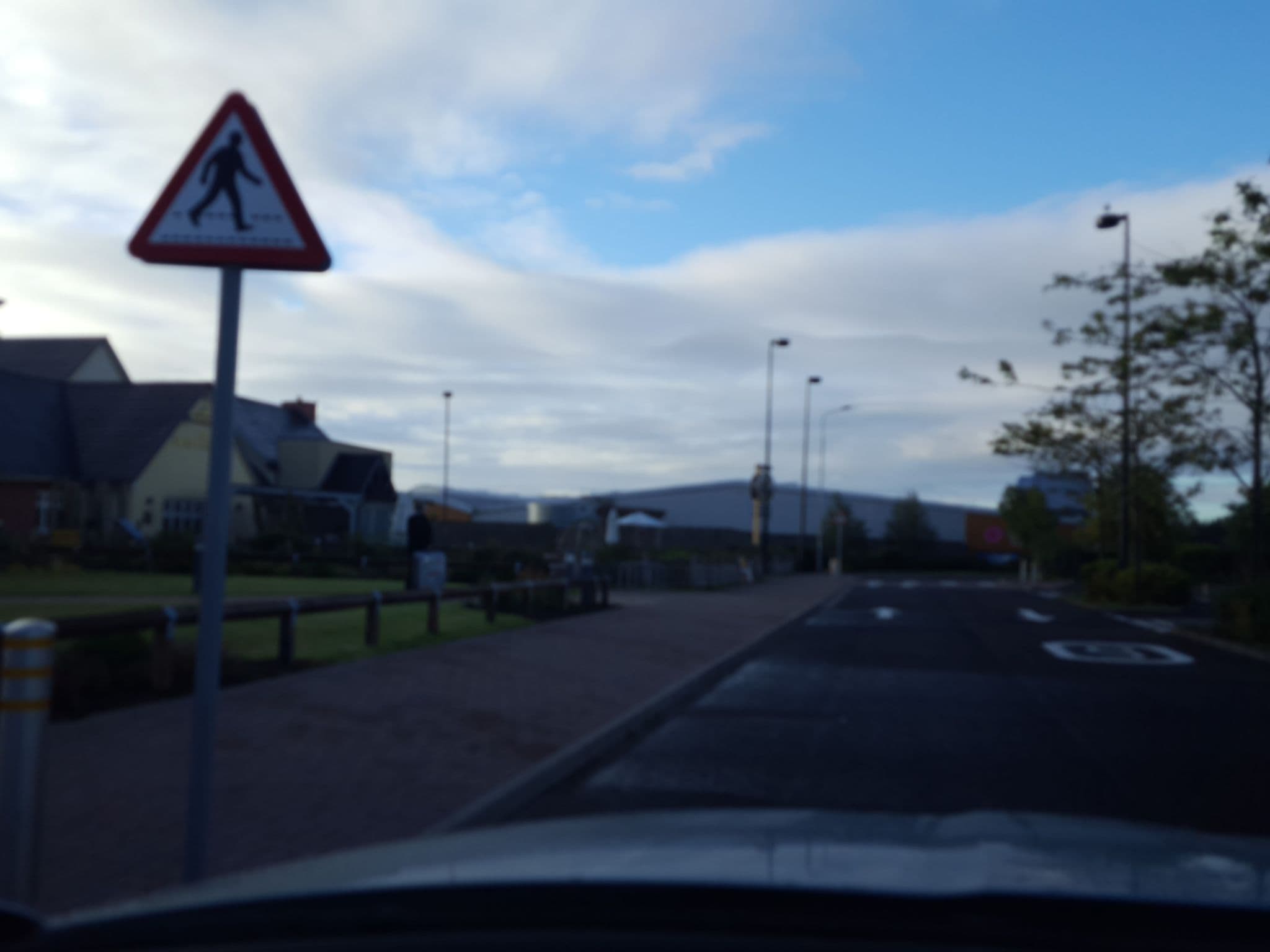 Street view near The Sweet Chestnut, Crossgates — © hobgoblin (CC BY-SA · Mapillary)