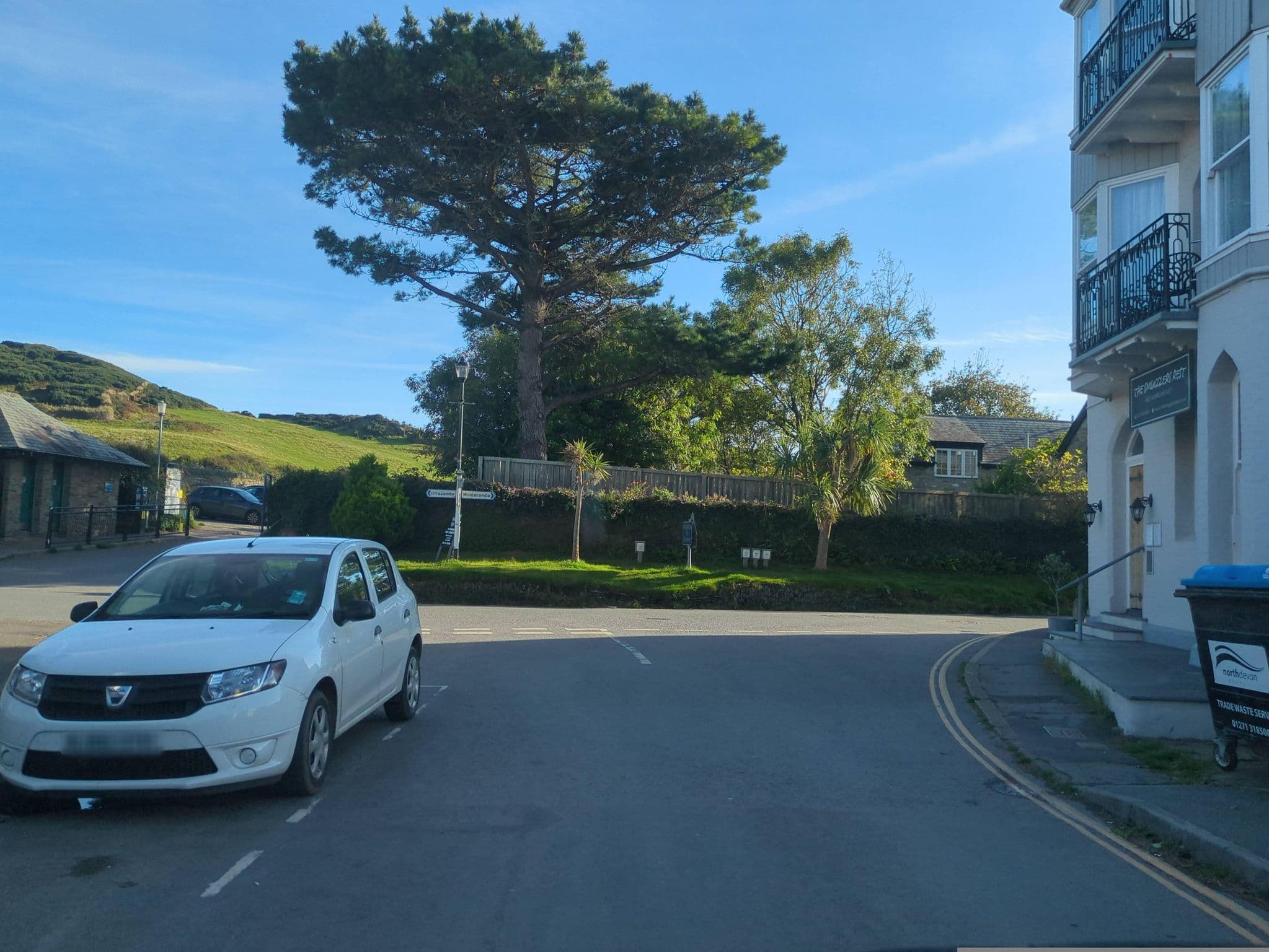 Street view near The Smugglers Rest, Ilfracombe — © swinetown (CC BY-SA · Mapillary)