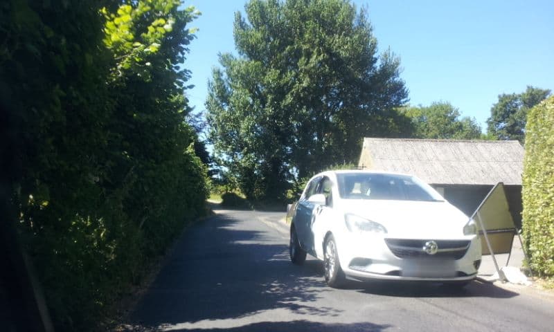 Street view near Tonge Barn Hotel, Teynham — © paulbiv (CC BY-SA · Mapillary)