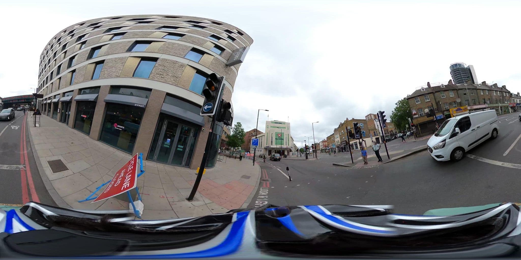 Street view near Maldron Hotel, Stroud Green — © asturksever (CC BY-SA · Mapillary)