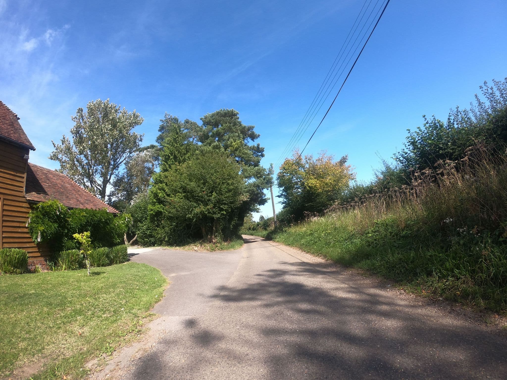 Street view near Honywood Farm Holiday Cottages, Lenham — © paulbiv (CC BY-SA · Mapillary)