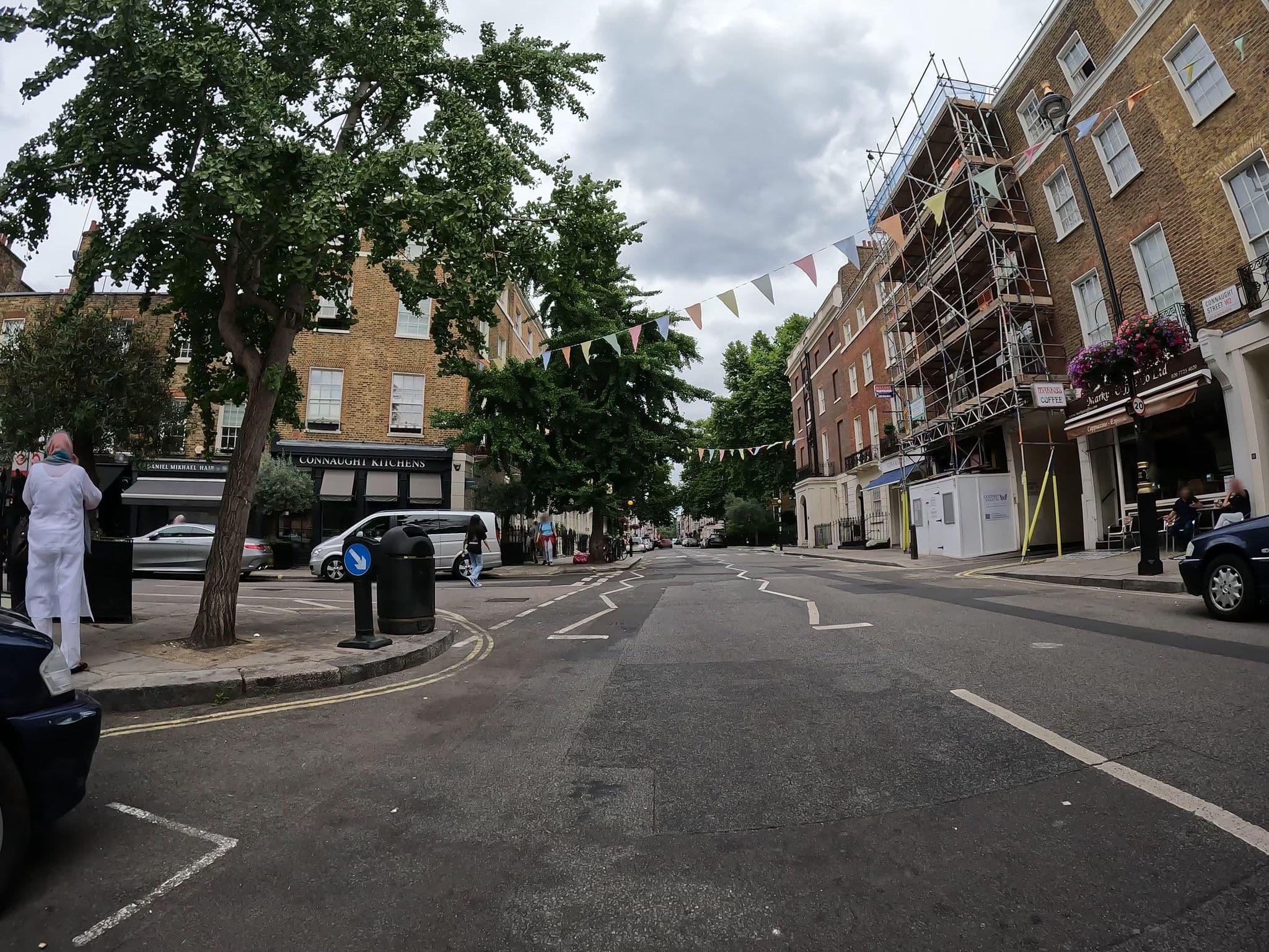 Street view near Griffin House Hotel, Hyde Park