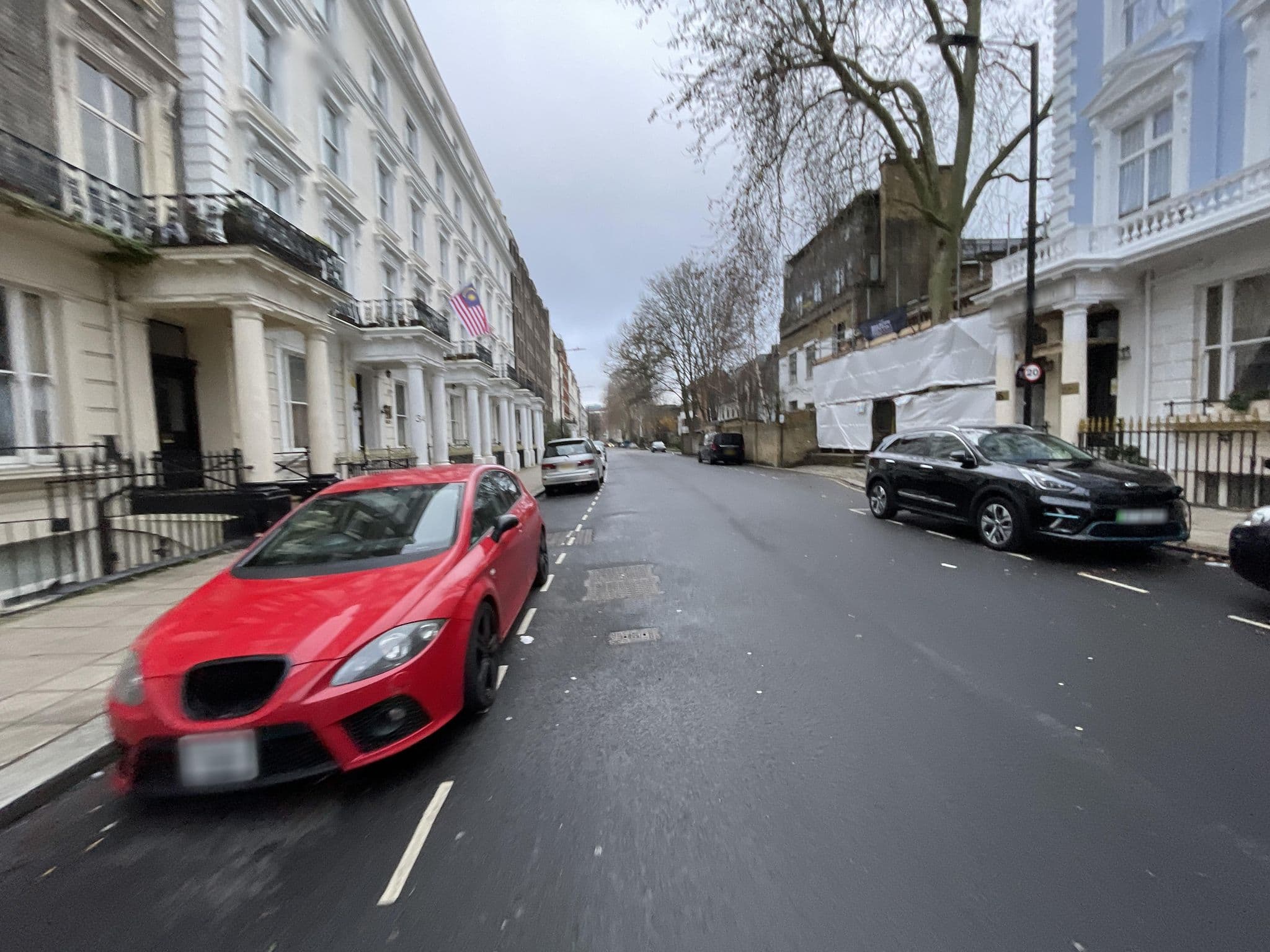 Street view near Byron Hotel, Bayswater — © asturksever (CC BY-SA · Mapillary)