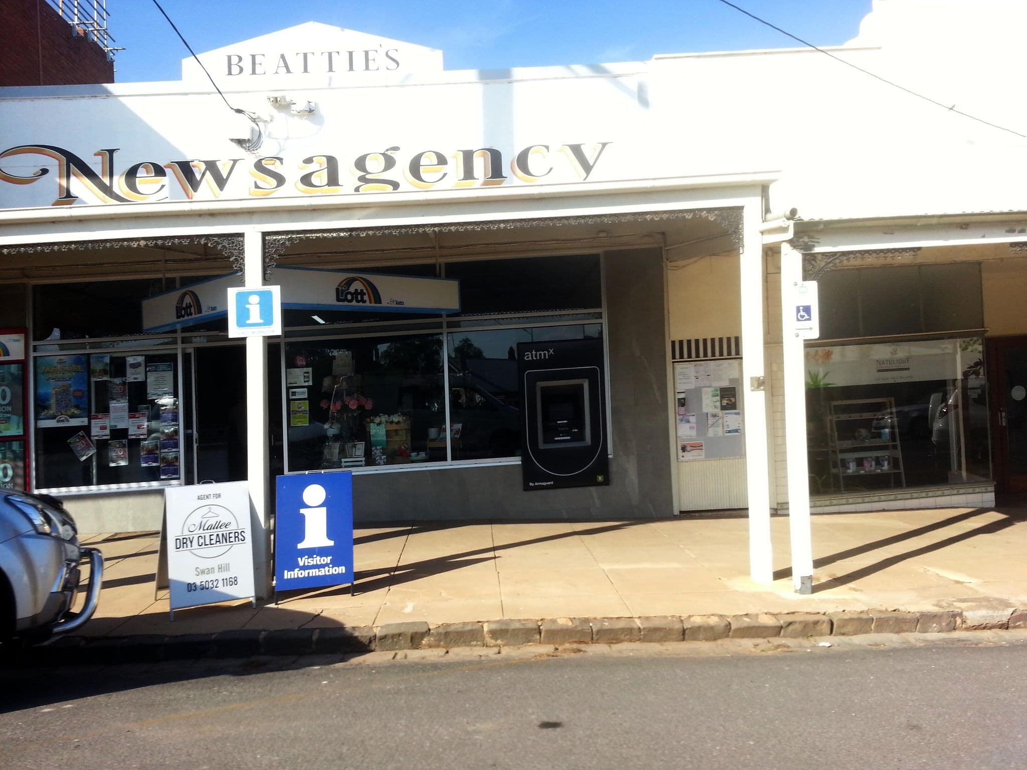 Street view near Railway Hotel, Charlton — © bob3bob3 (CC BY-SA · Mapillary)