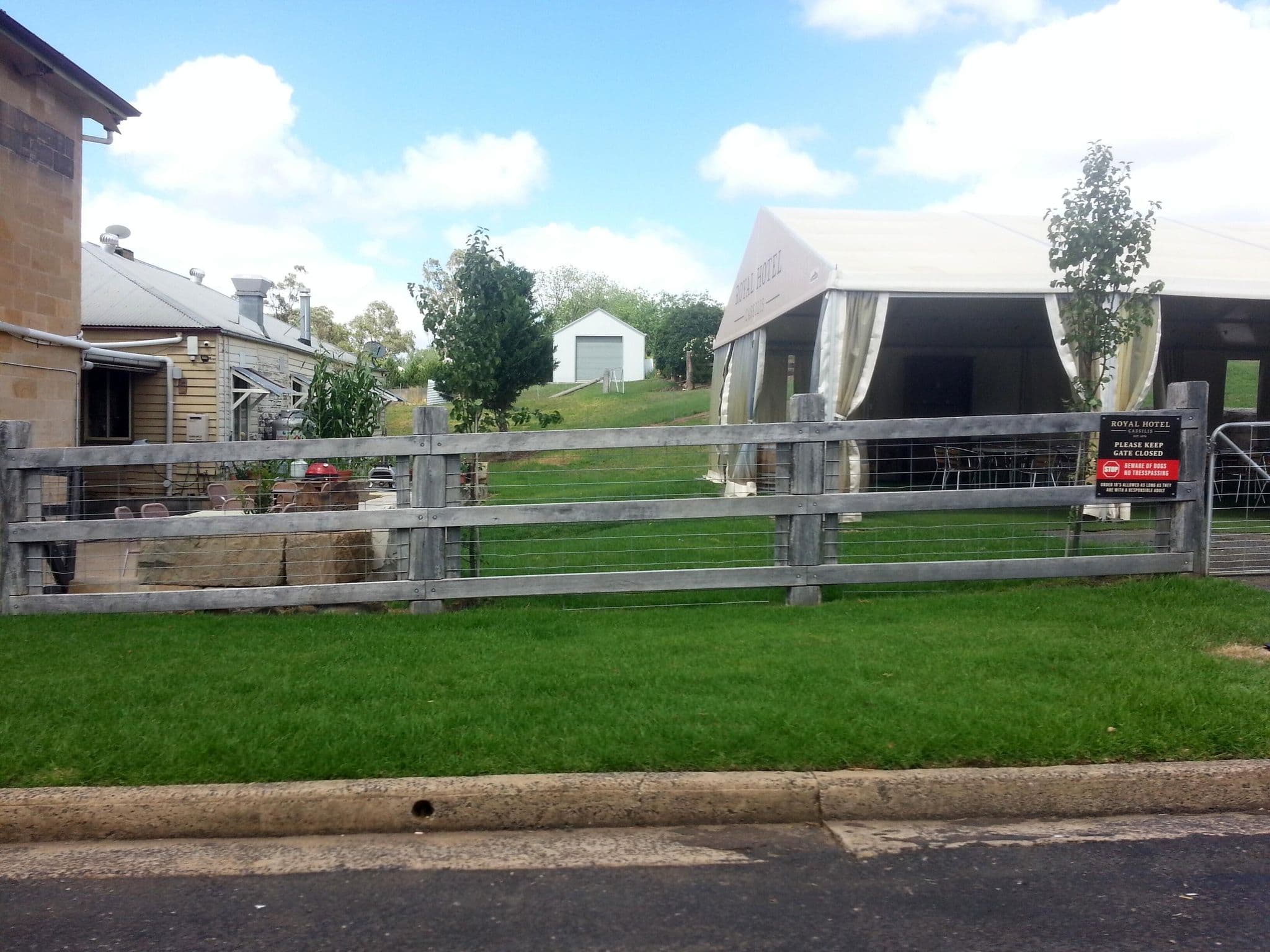 Street view near Royal Cassilis Hotel, Coolah — © bob3bob3 (CC BY-SA · Mapillary)