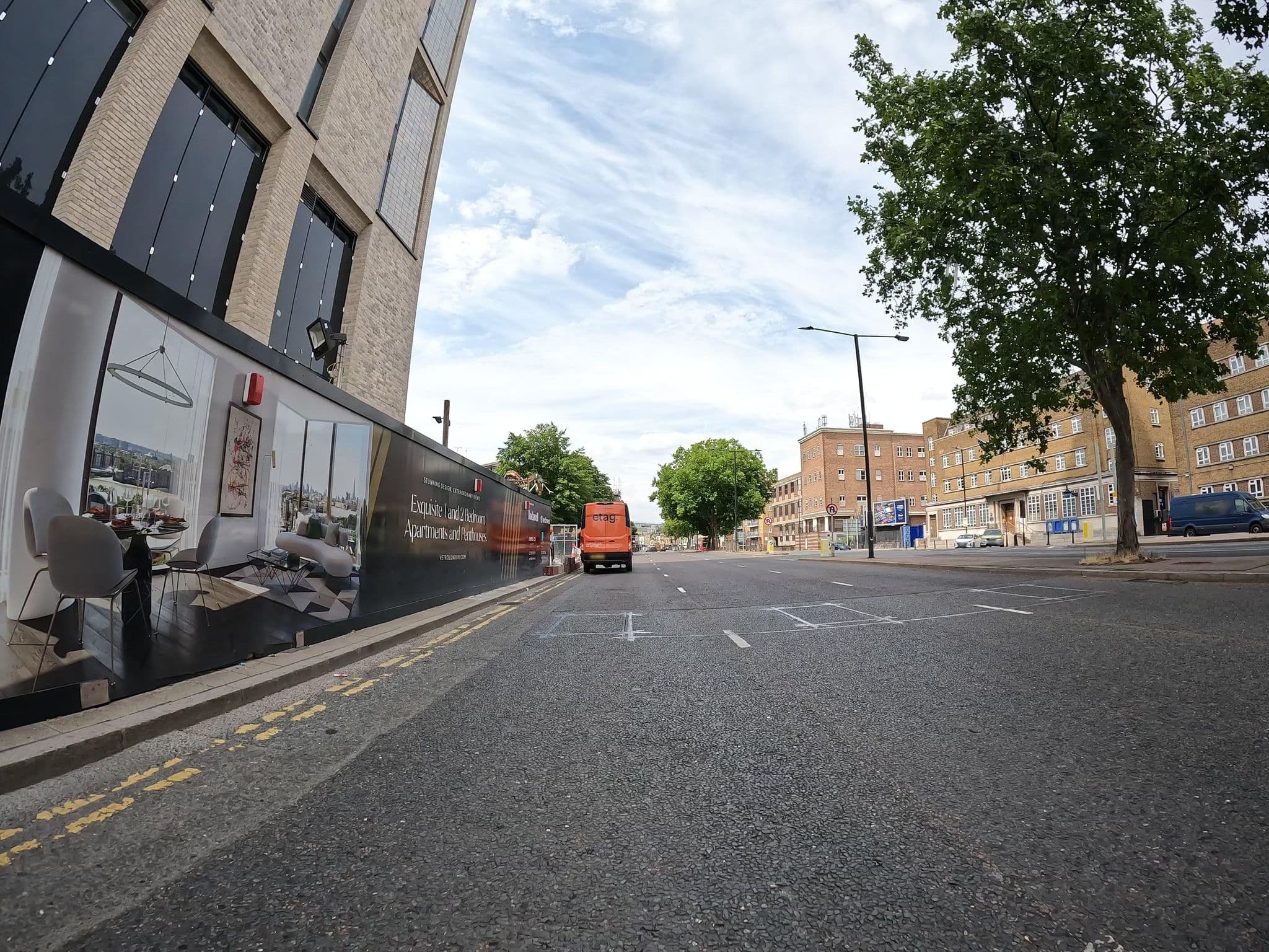 Street view near Premier Inn, Canary Wharf — © erias (CC BY-SA · Mapillary)